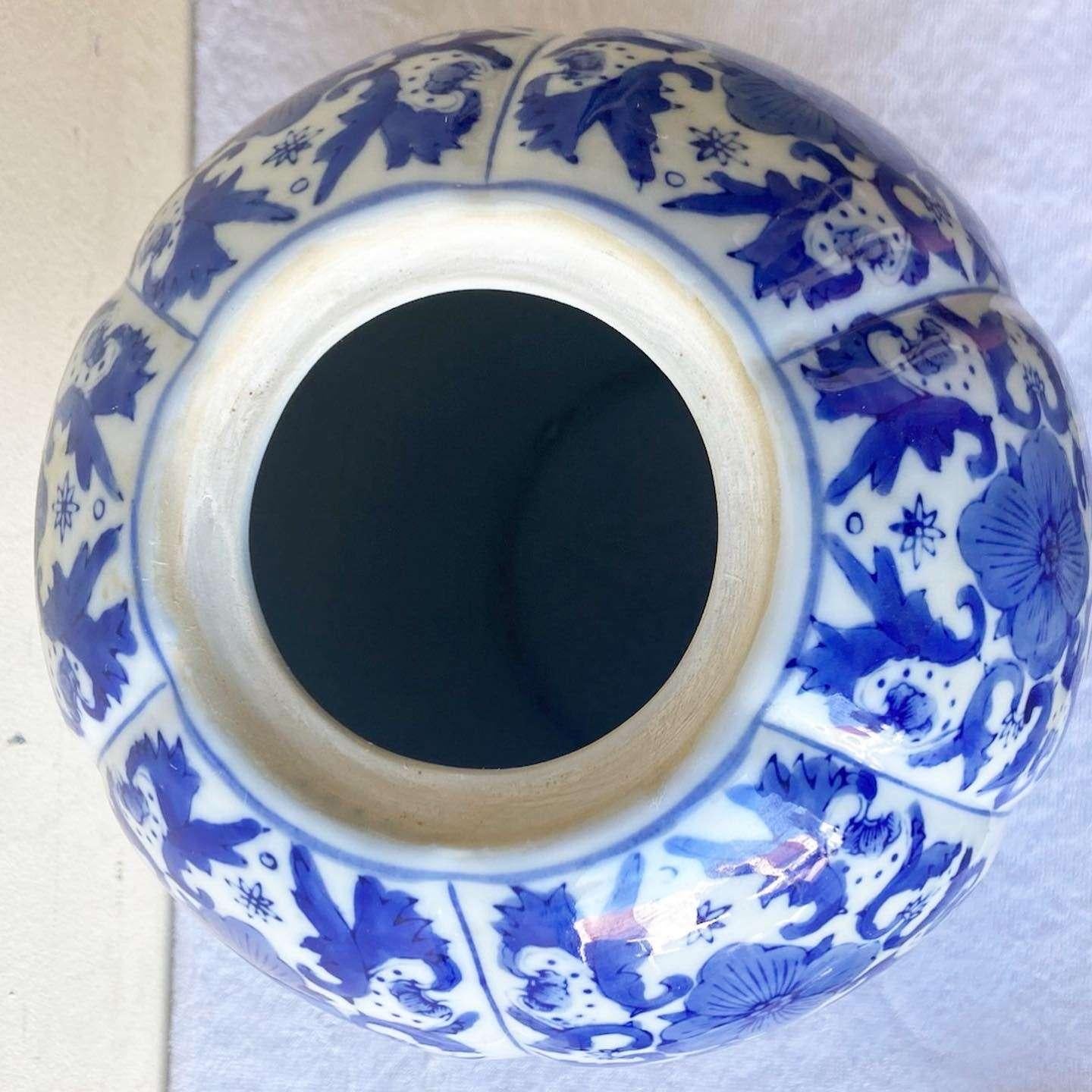 Chinesische handbemalte Ingwervase aus Porzellan (Keramik) im Angebot