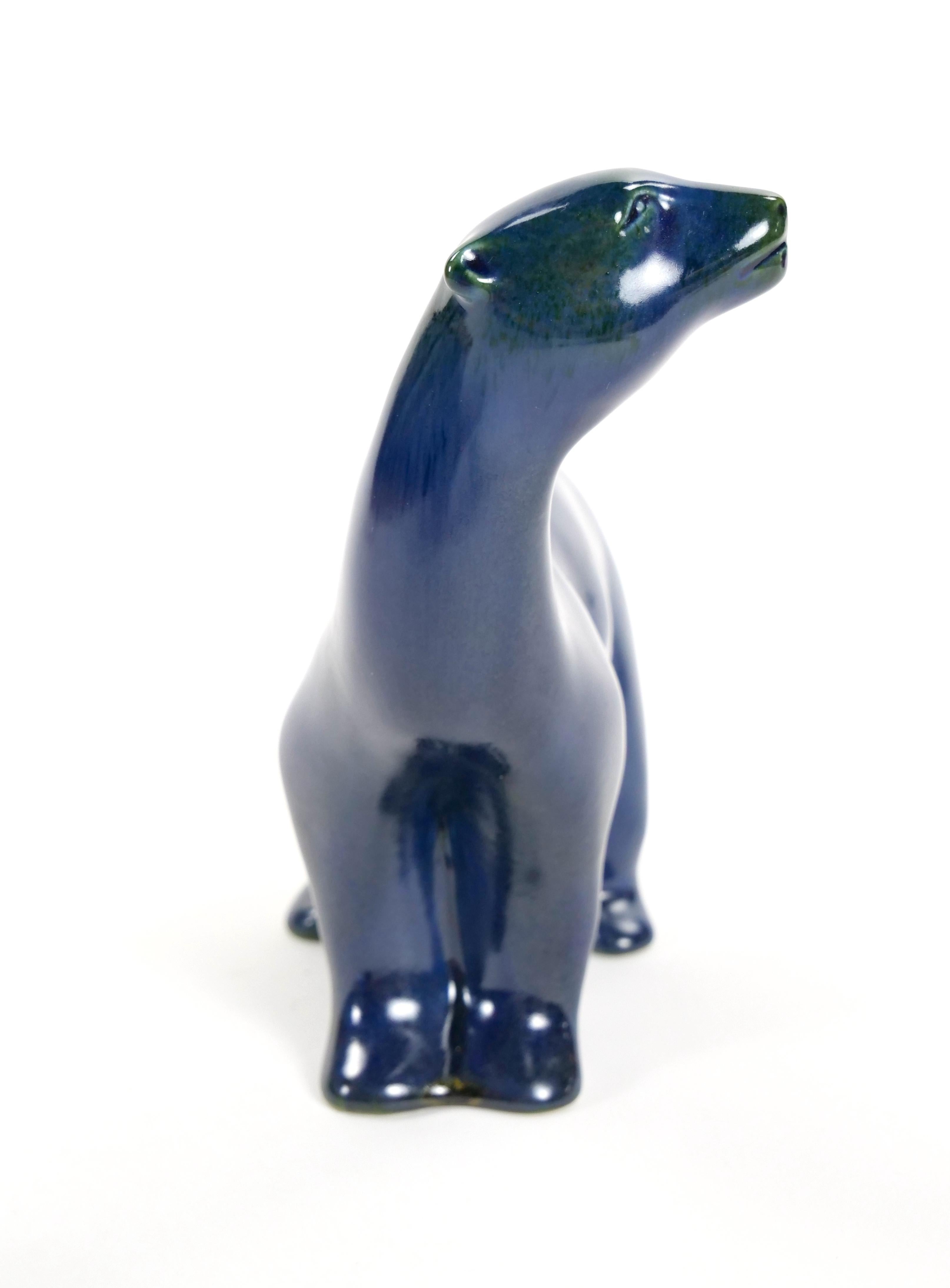 Porcelana Pintada a Mano / Escultura Decorativa Iridiscente Azul Cobalto y Verdoso en Bueno estado para la venta en Tarry Town, NY