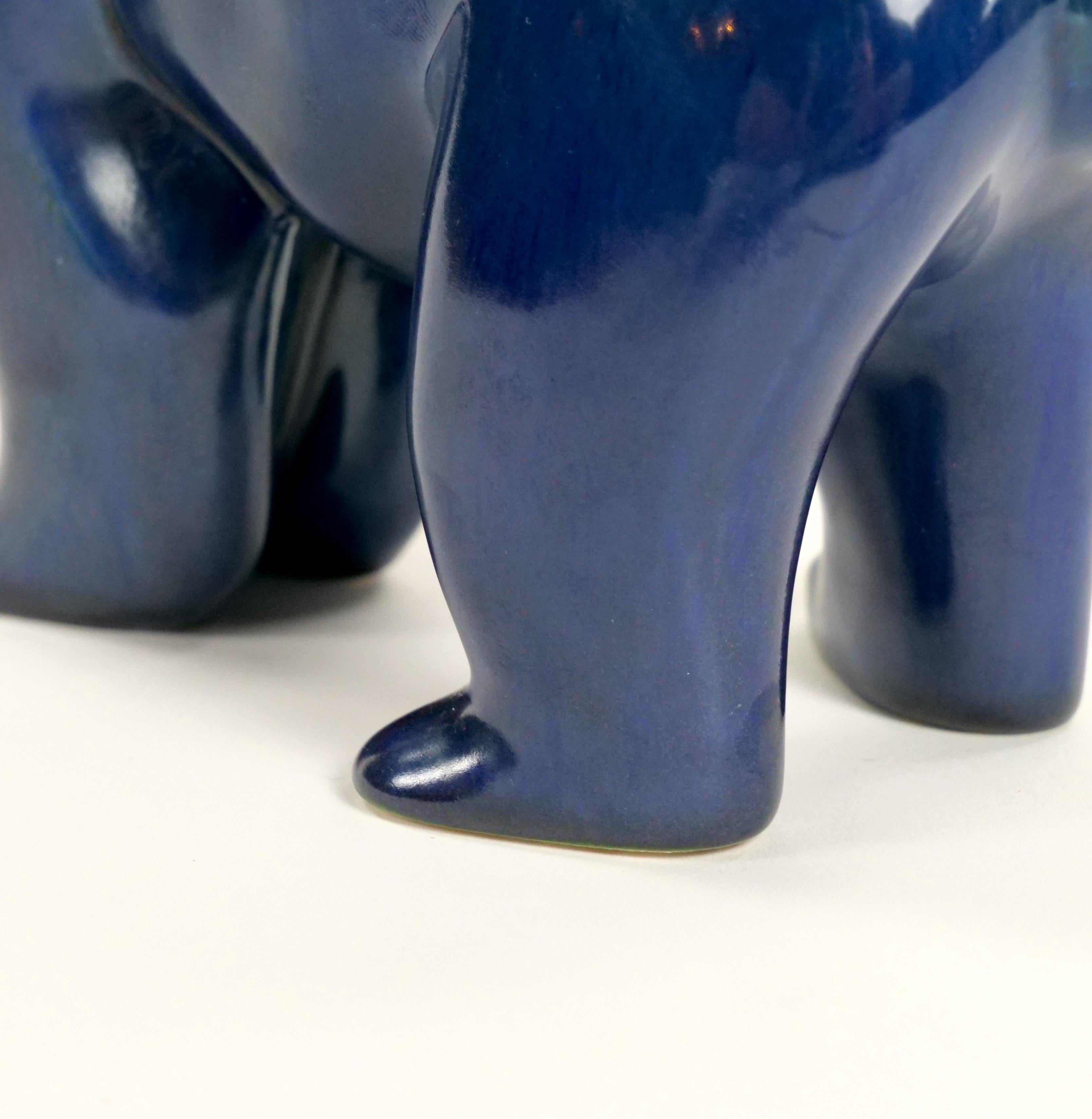 Porcelana Pintada a Mano / Escultura Decorativa Iridiscente Azul Cobalto y Verdoso en venta 2