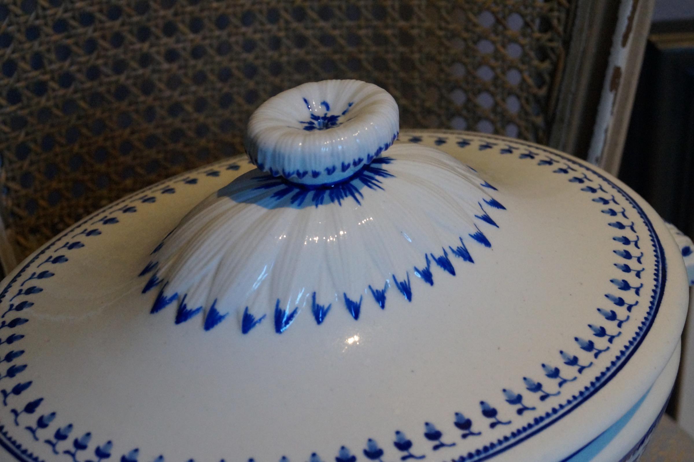 Belgian Hand Painted Porcelain de Tournai Oval Soup Tureen, Belgium, Late 18th Century For Sale