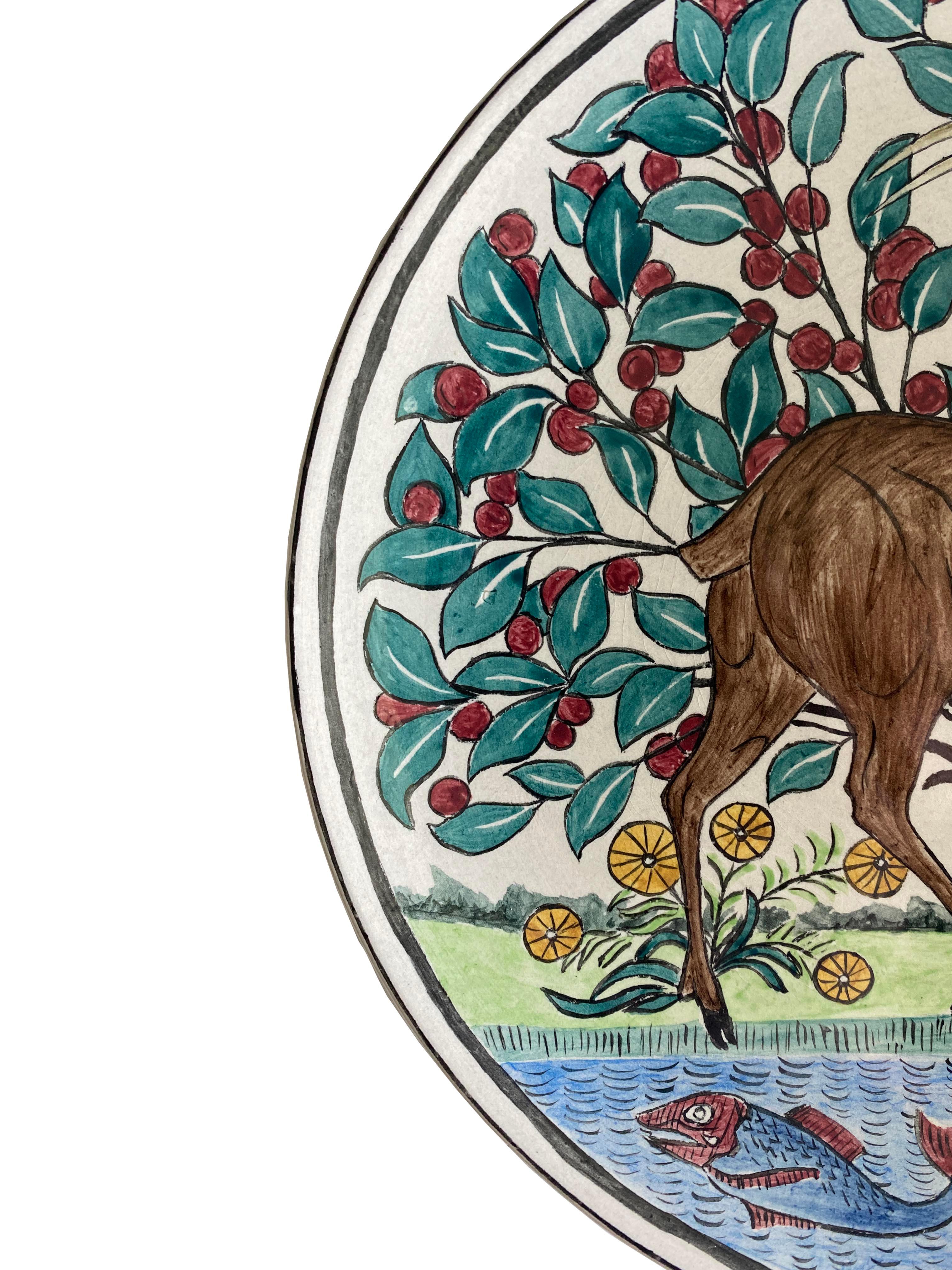 Plato de porcelana pintado a mano - De la colección de Ann y Gordon Getty Glaseado en venta