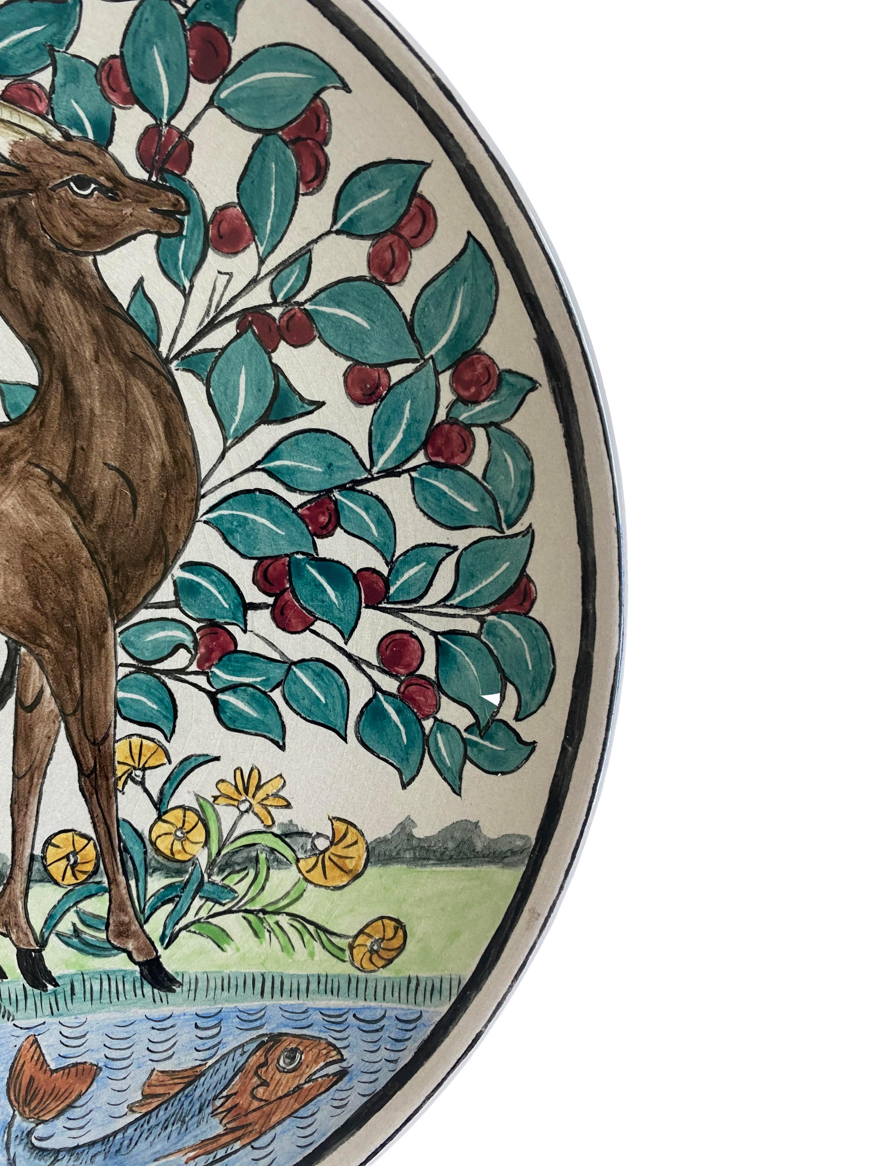 Plato de porcelana pintado a mano - De la colección de Ann y Gordon Getty en Bueno estado para la venta en Scottsdale, AZ
