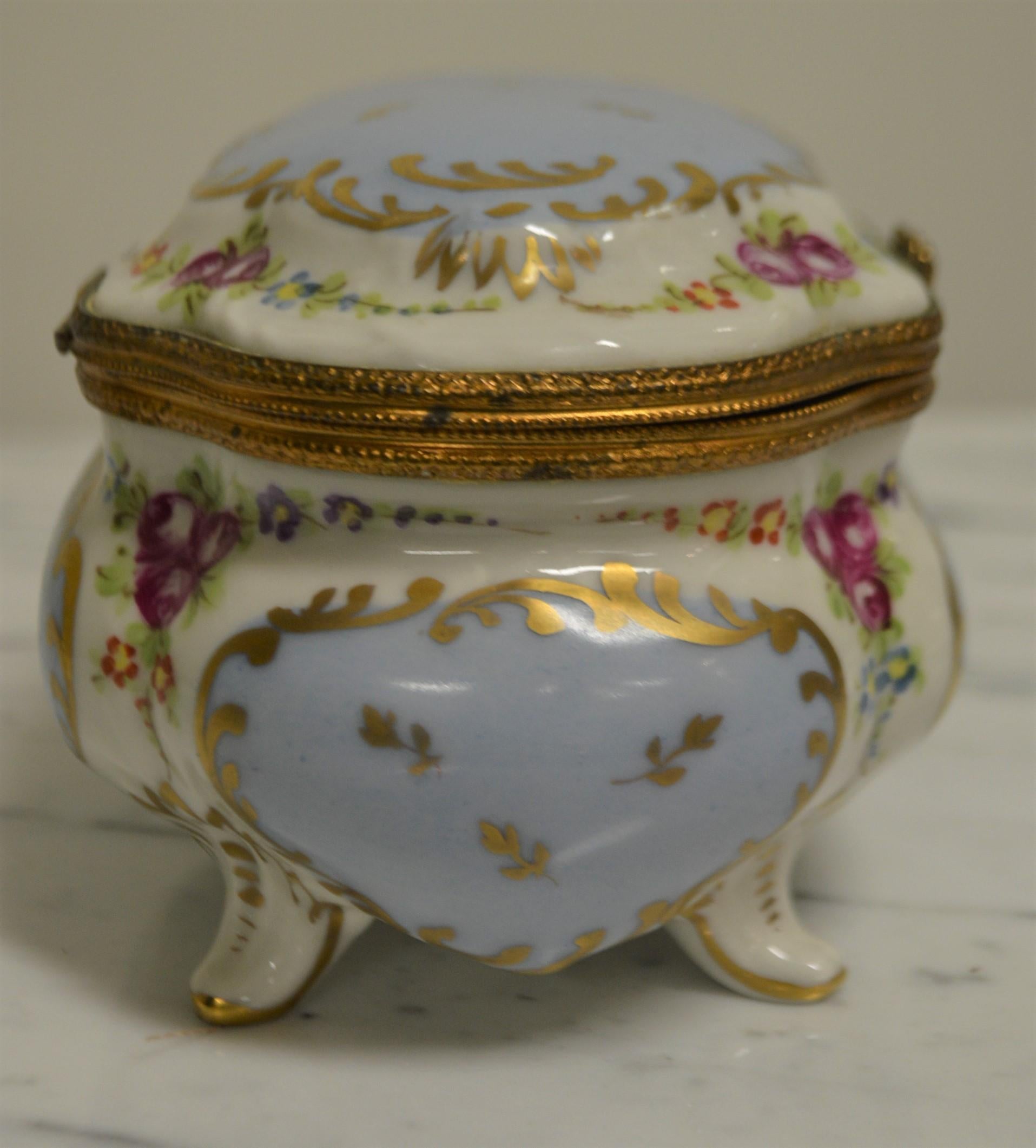 Louis XVI Hand Painted Porcelain Jewelry Box Made in France for Saks NY in 1907 For Sale