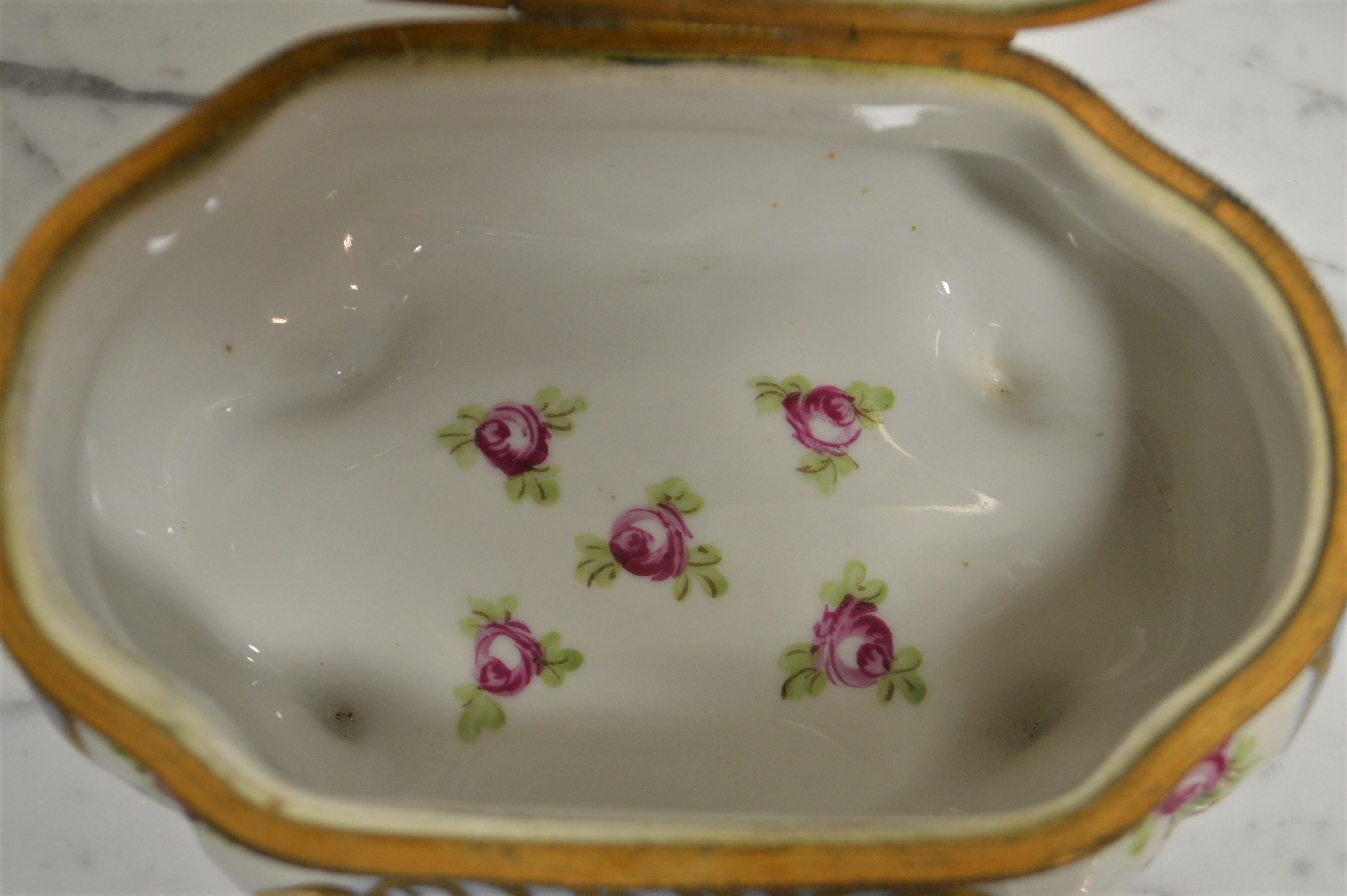 Hand Painted Porcelain Jewelry Box Made in France for Saks NY in 1907 In Good Condition For Sale In Oakville, ON