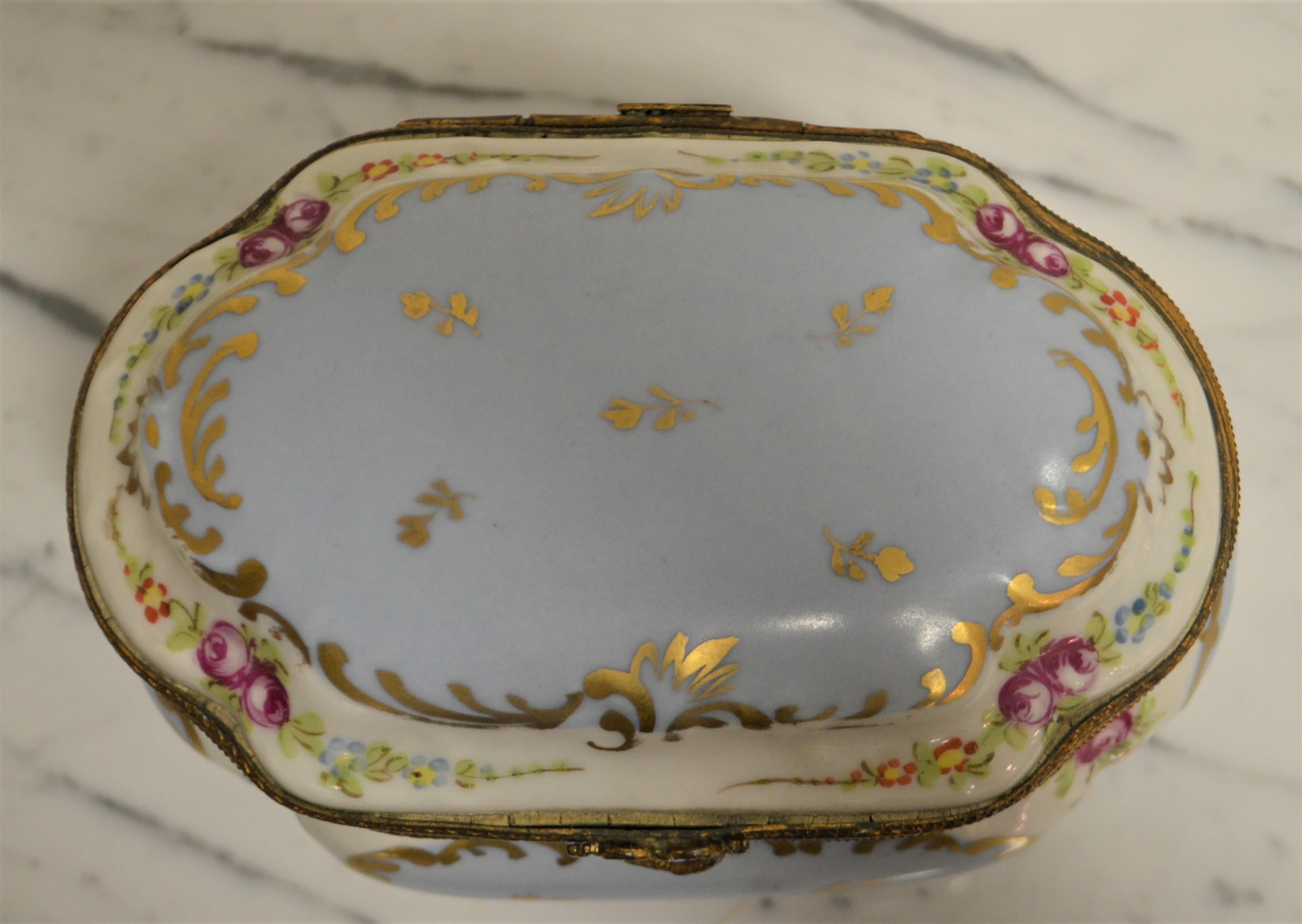 Hand Painted Porcelain Jewelry Box Made in France for Saks NY in 1907 For Sale 1