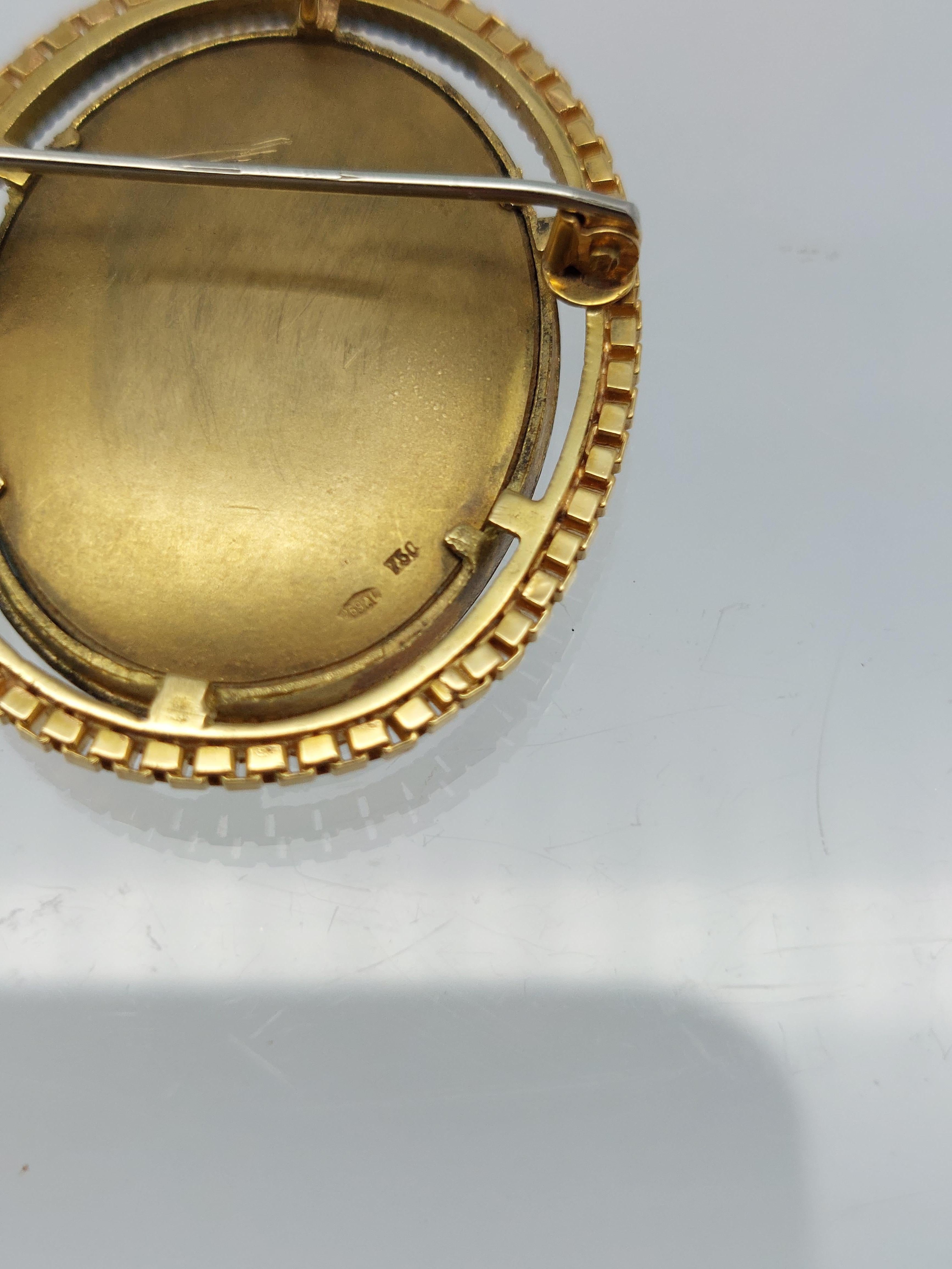 Alfiler/Colgante de Porcelana Pintada a Mano en Oro Amarillo de 18 Kilates con Diamante en venta 9