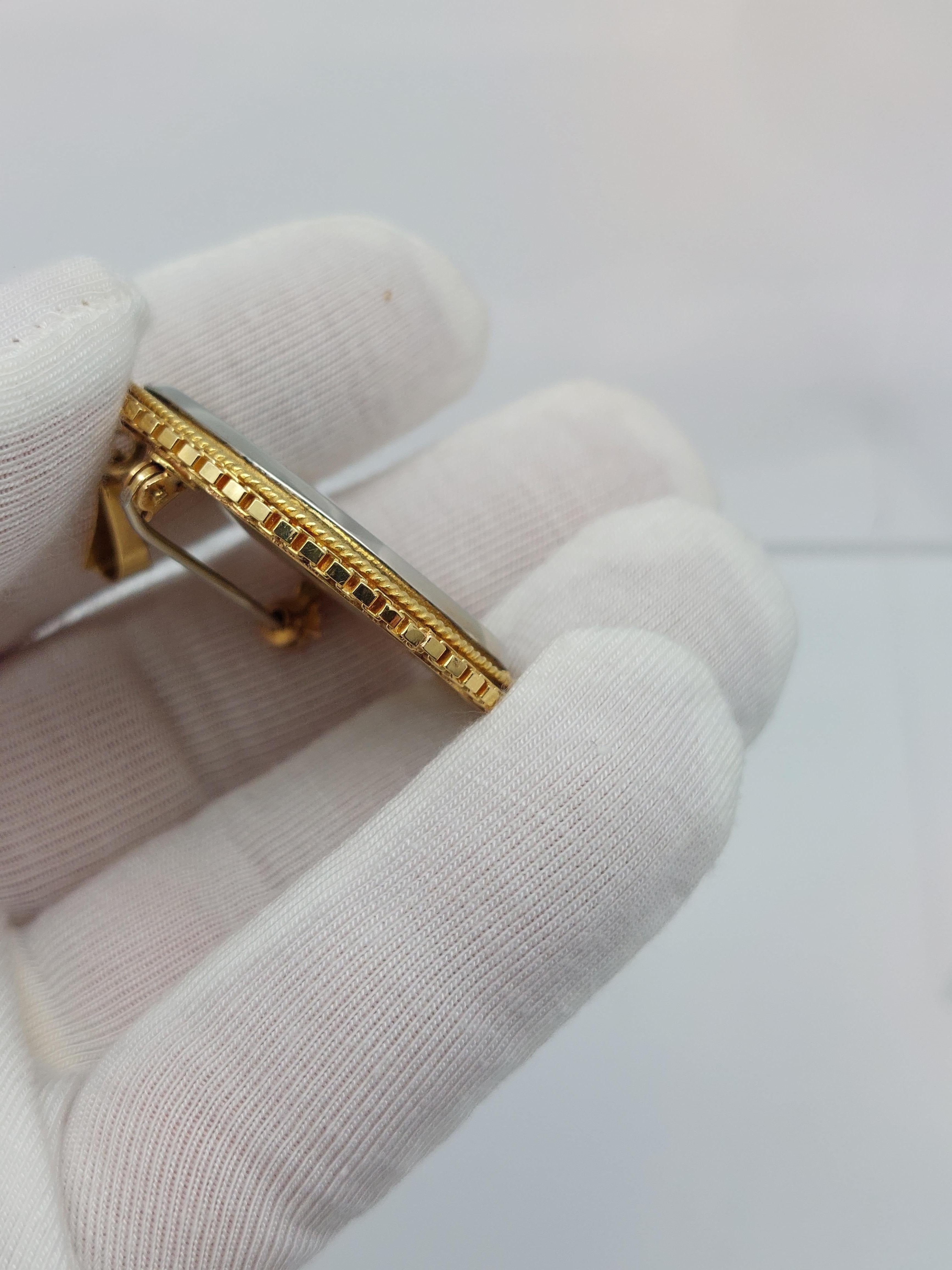 Femenino o masculino Alfiler/Colgante de Porcelana Pintada a Mano en Oro Amarillo de 18 Kilates con Diamante en venta