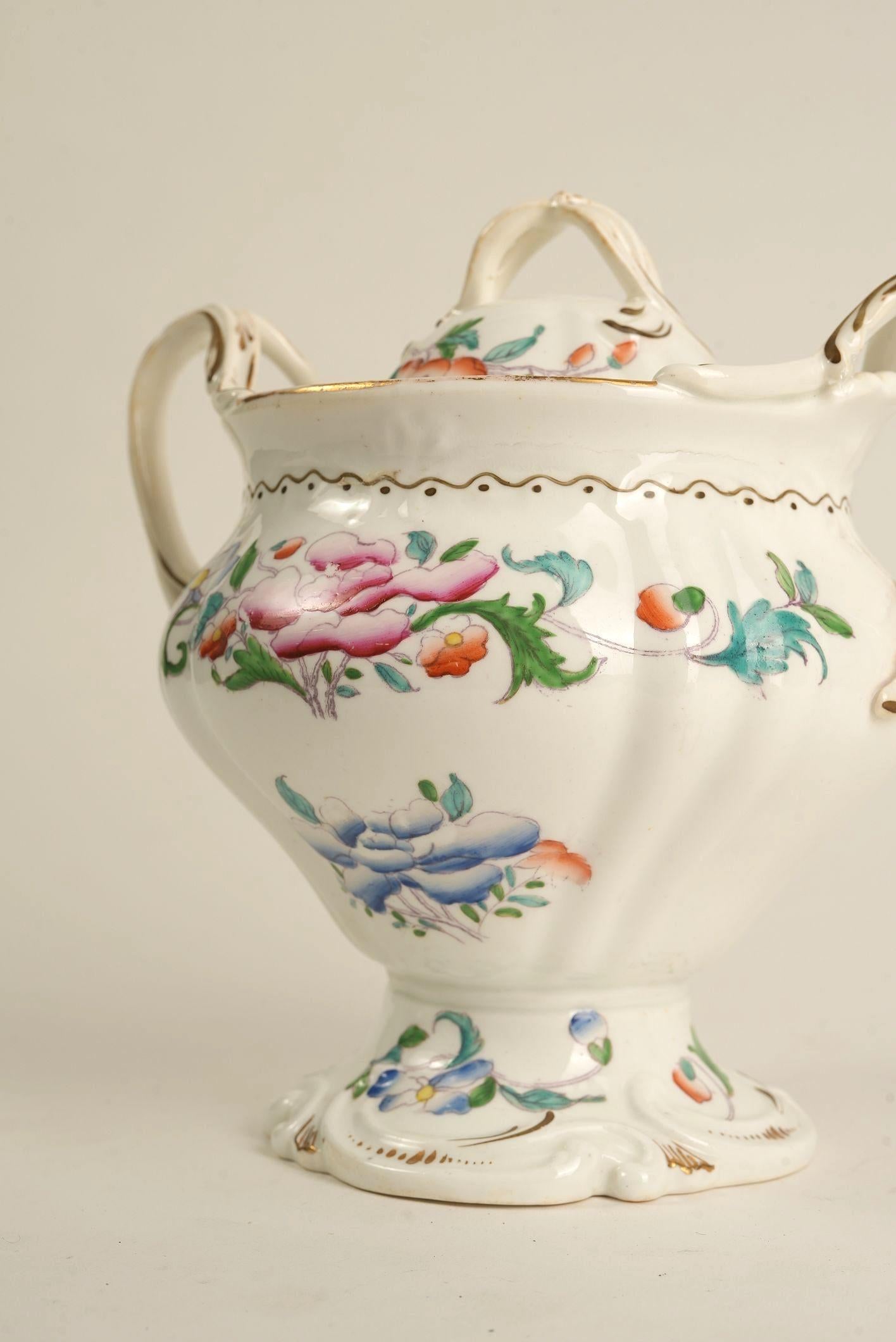 Hand-Painted Porcelain Sugar Bowl with Lid, c. Early 20th Century In Good Condition For Sale In Worcester Park, GB