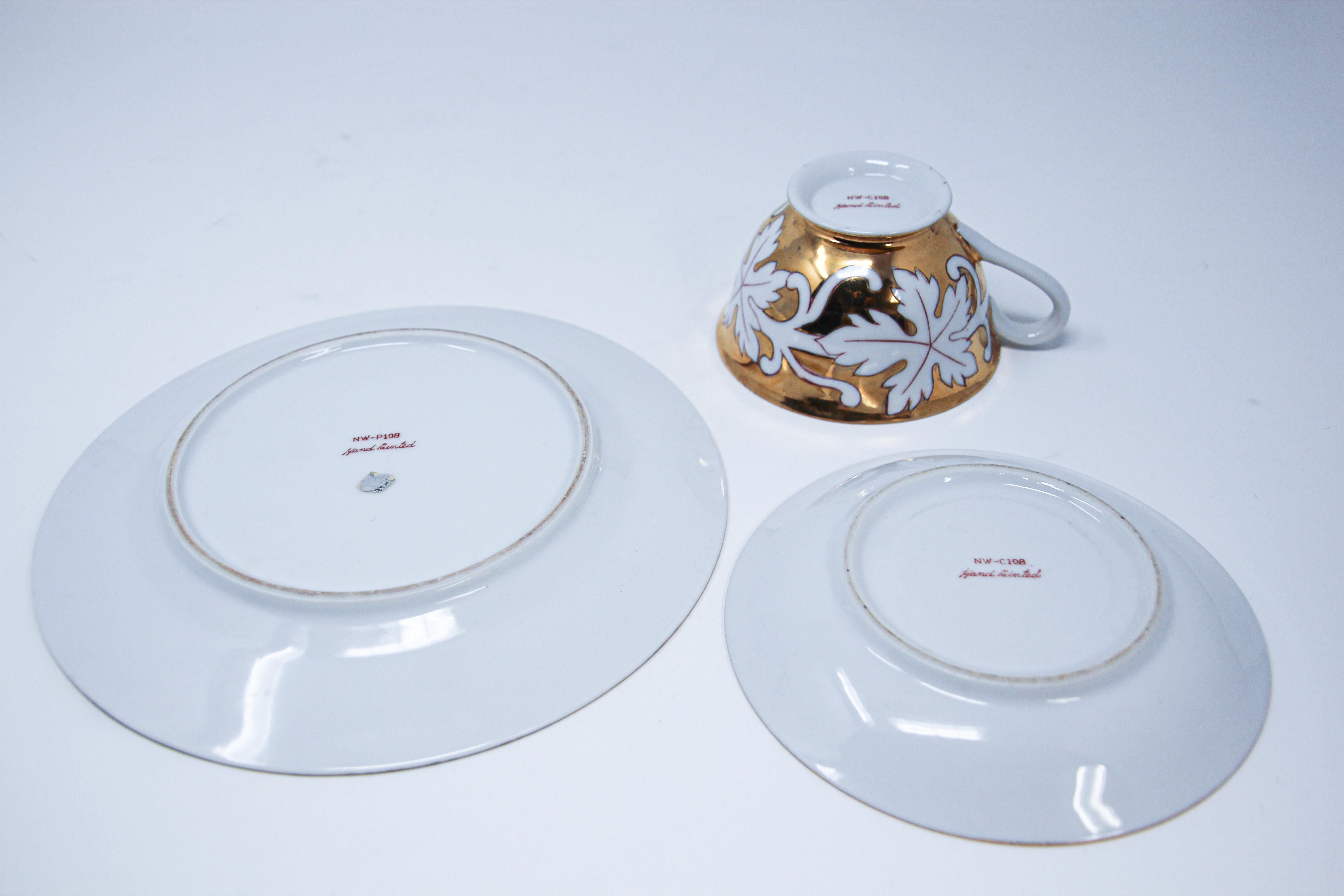 Théière, tasse à café et assiette désertique en porcelaine dorée peinte à la main en vente 3