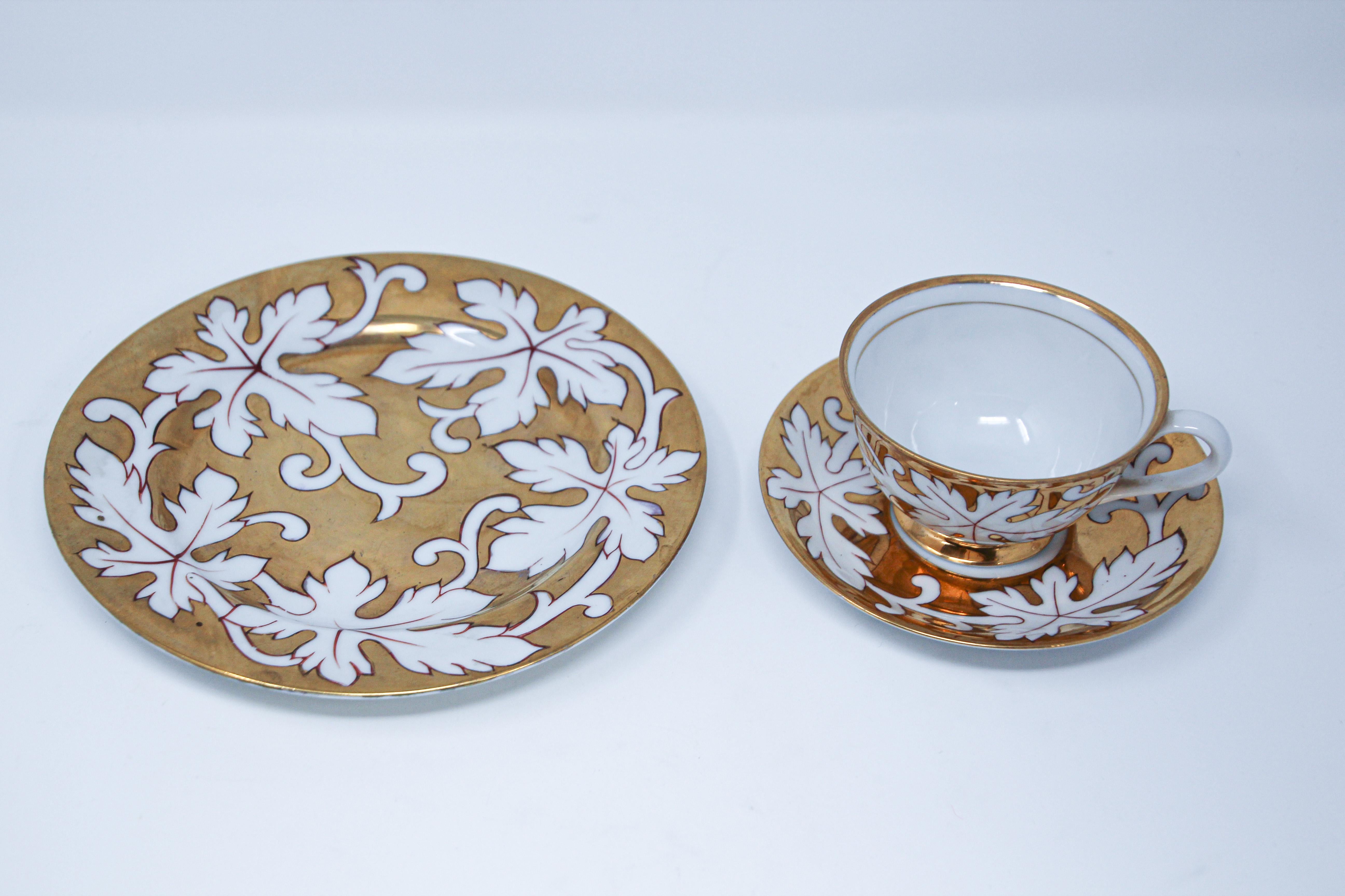 Bohème Théière, tasse à café et assiette désertique en porcelaine dorée peinte à la main en vente
