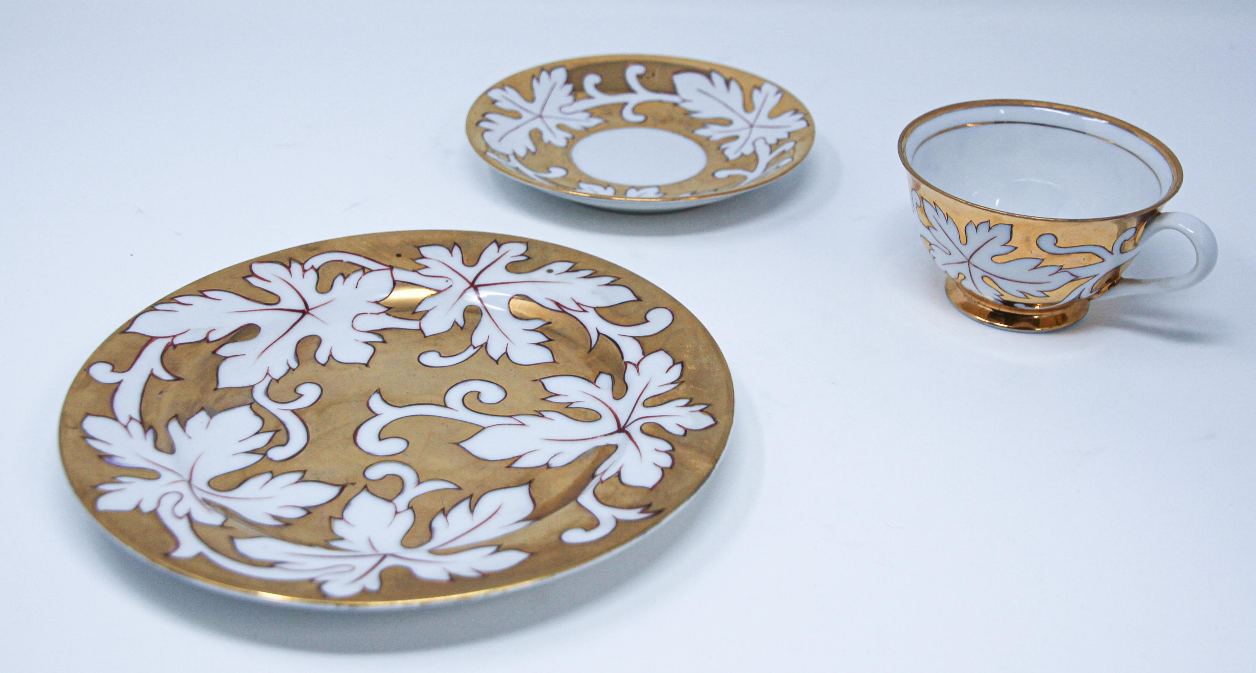 Théière, tasse à café et assiette désertique en porcelaine dorée peinte à la main Bon état - En vente à North Hollywood, CA