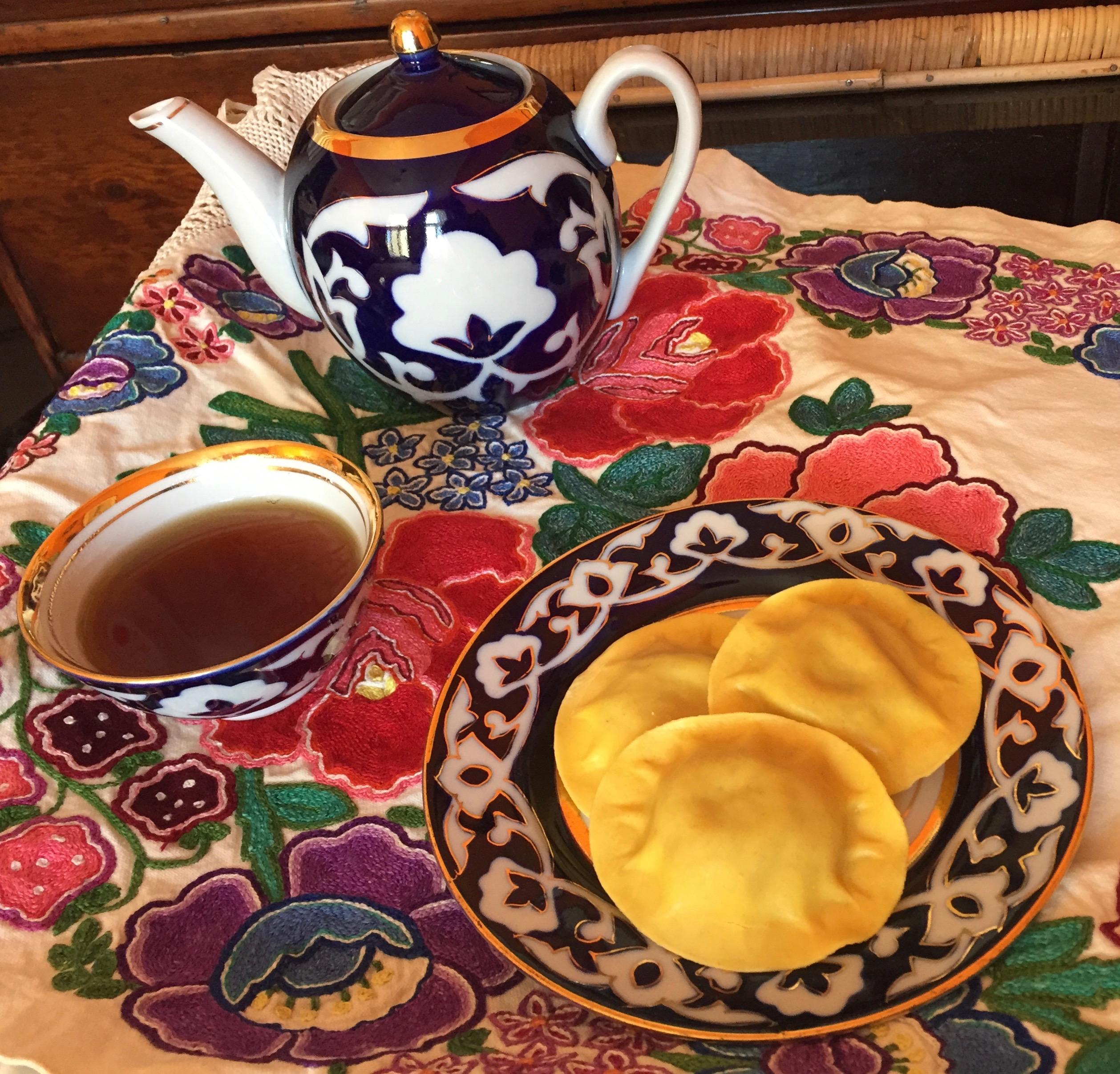 Handbemaltes Porzellan-Teeset aus Zentralasien in Kobaltblau & Gold im Angebot 5