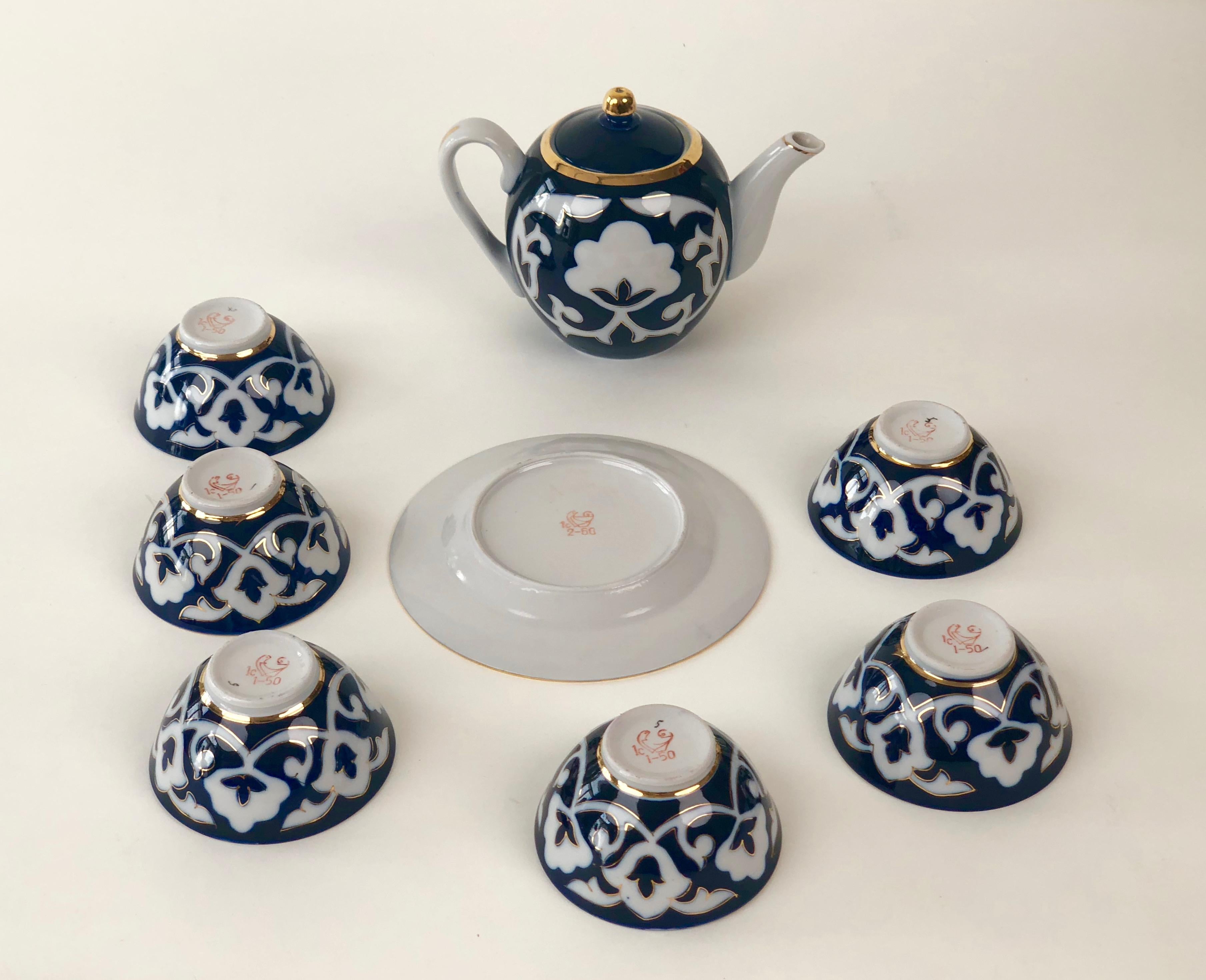 Porcelain tea set from Central Asia, that consist of 6 small tea bowls, a tea pot and one plate for cookies.
The traditional floral pattern is in cobalt blue glaze, the hand painted details are in massive gold.

All pieces are in excellent