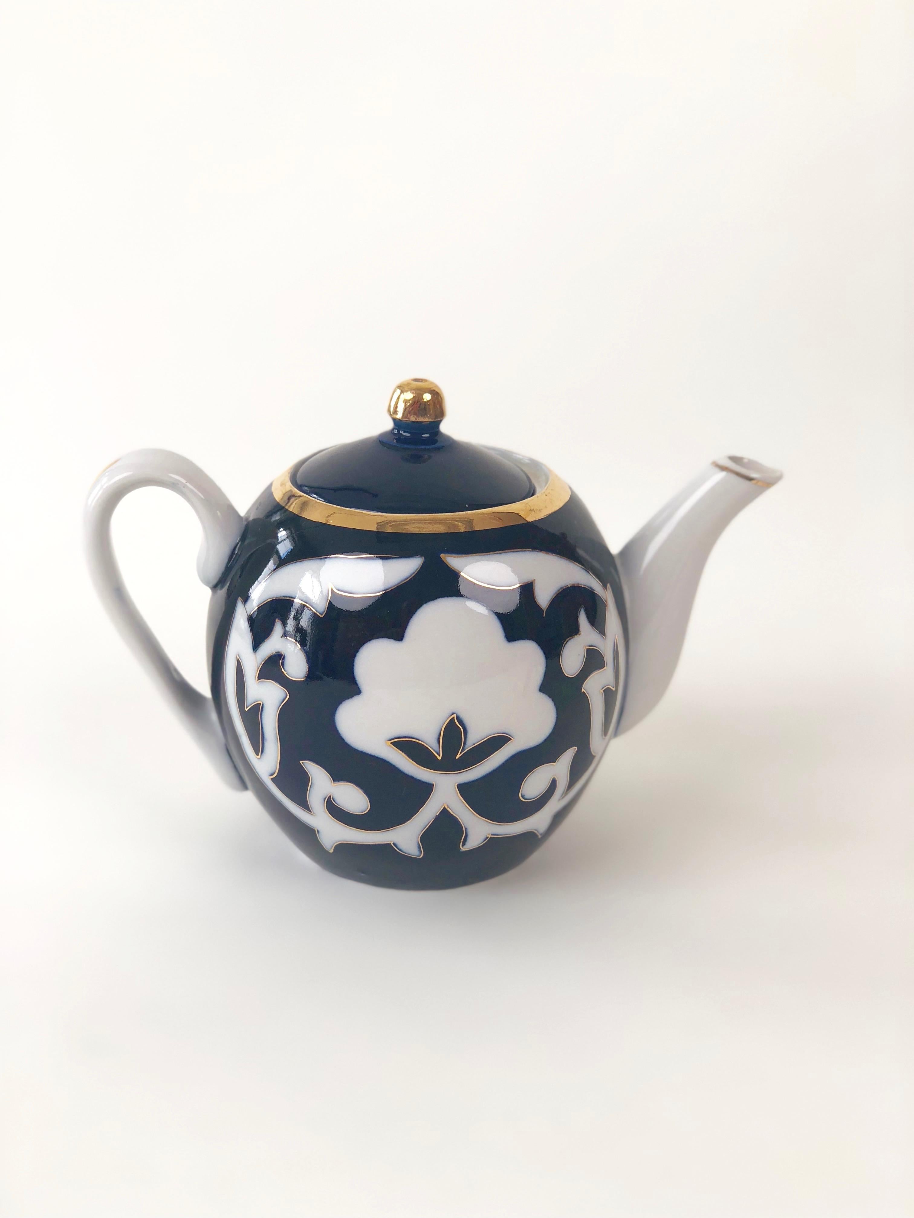 Handbemaltes Porzellan-Teeset aus Zentralasien in Kobaltblau & Gold (Moderne) im Angebot