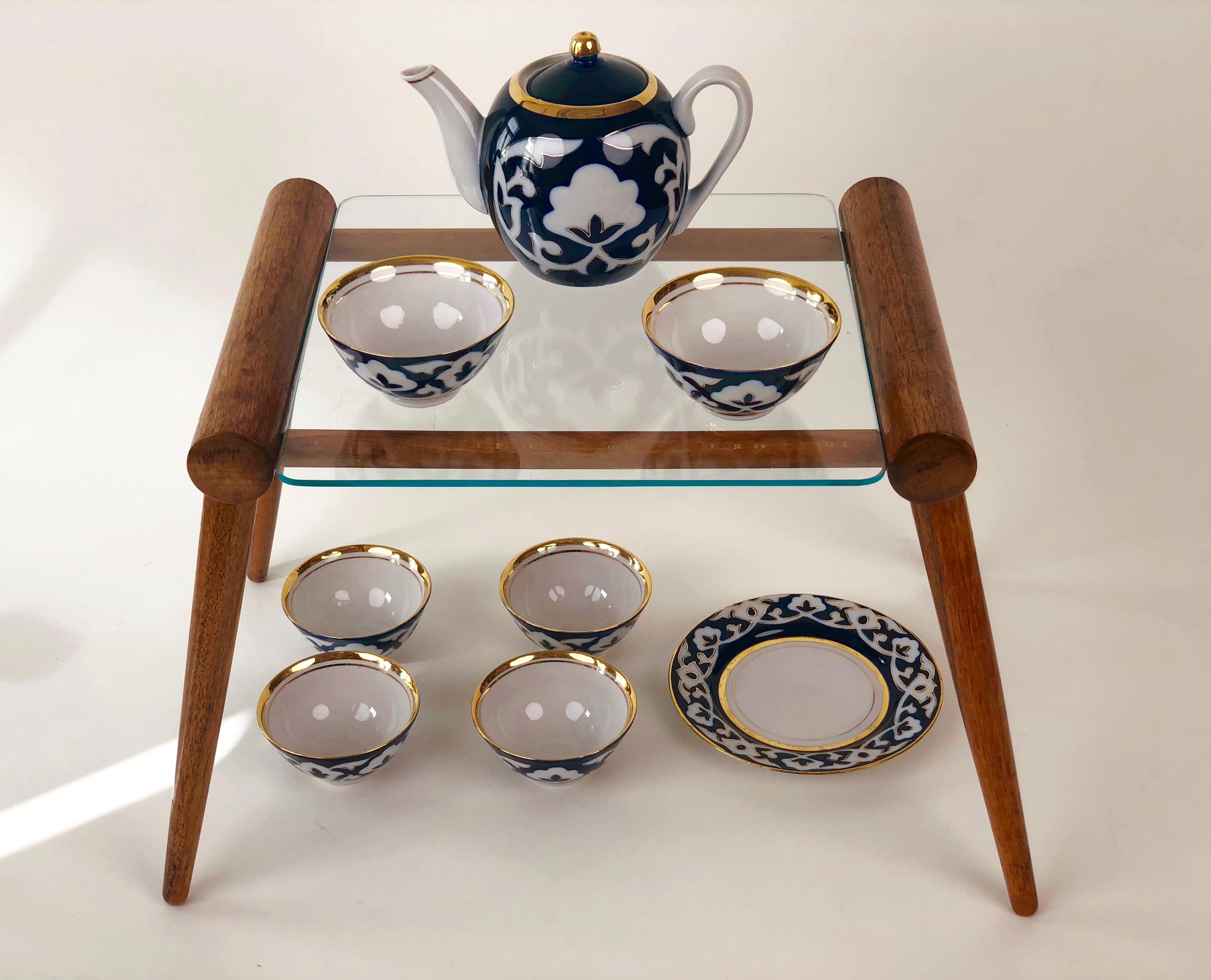 Handbemaltes Porzellan-Teeset aus Zentralasien in Kobaltblau & Gold im Angebot 3