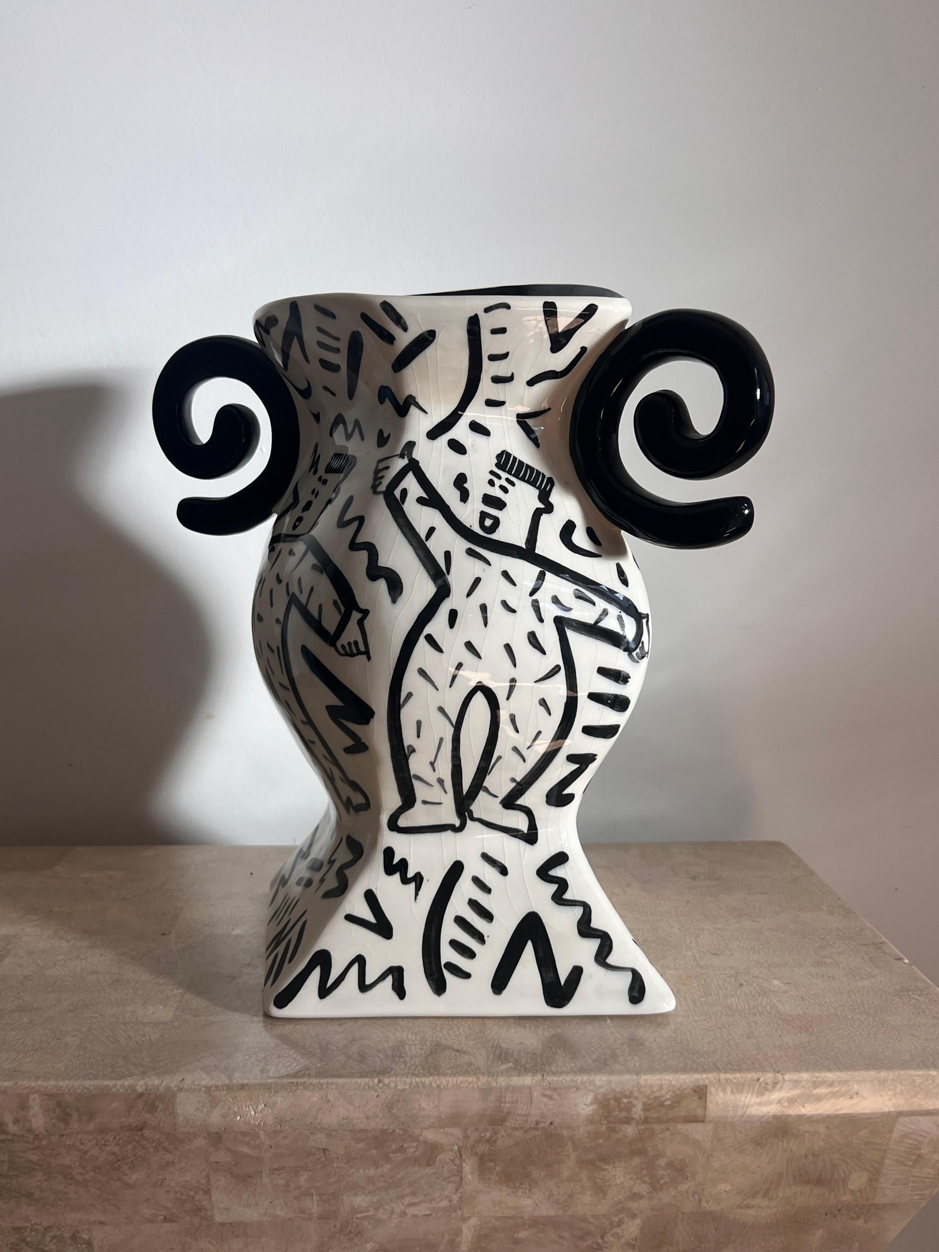 20ième siècle Vase postmoderne peint à la main par Jiri Bures, fin du 20e siècle en vente