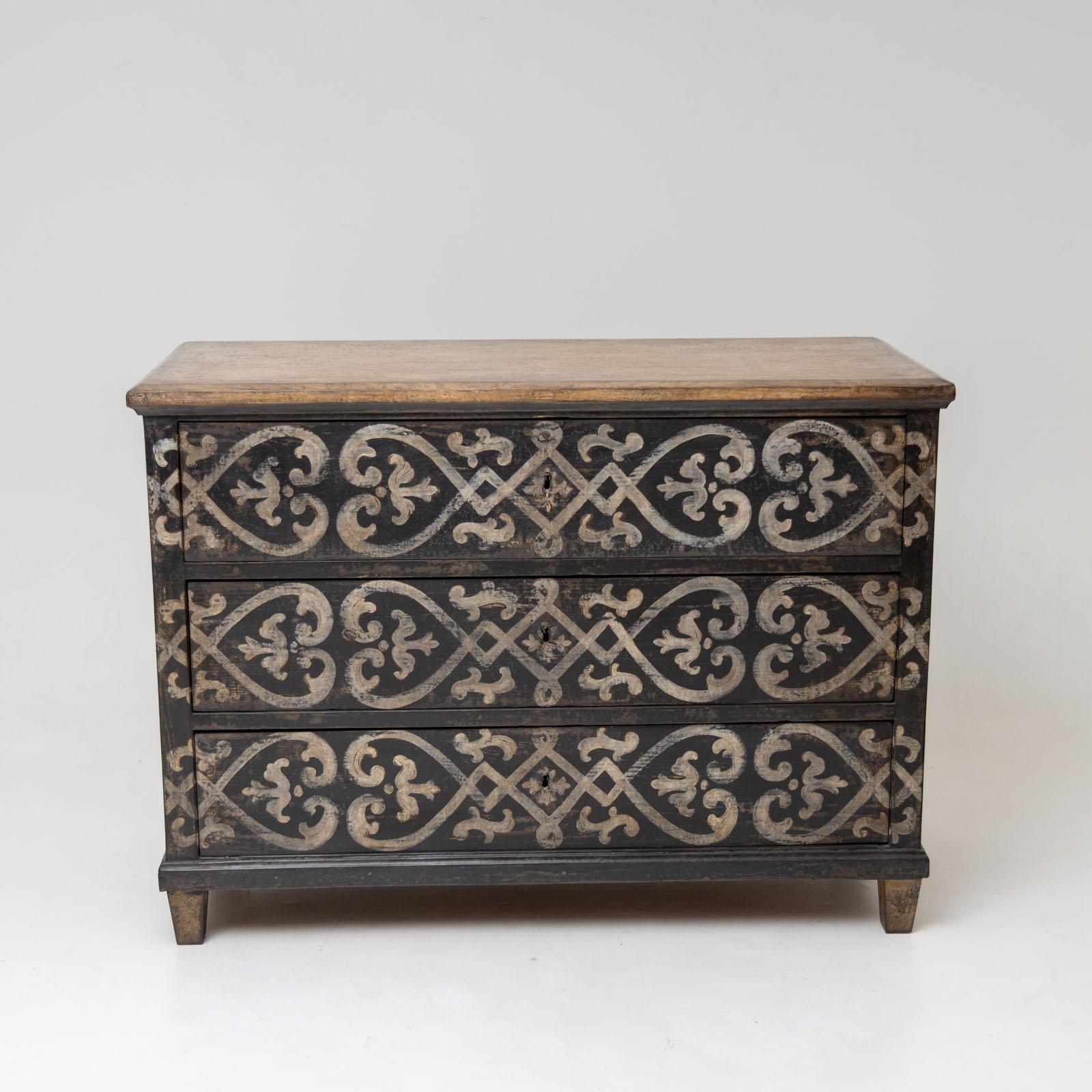 Large chest of drawers with three drawers on low square legs. The dark gray setting with heart-shaped decorations in cream white is new and has been given an antique patina.