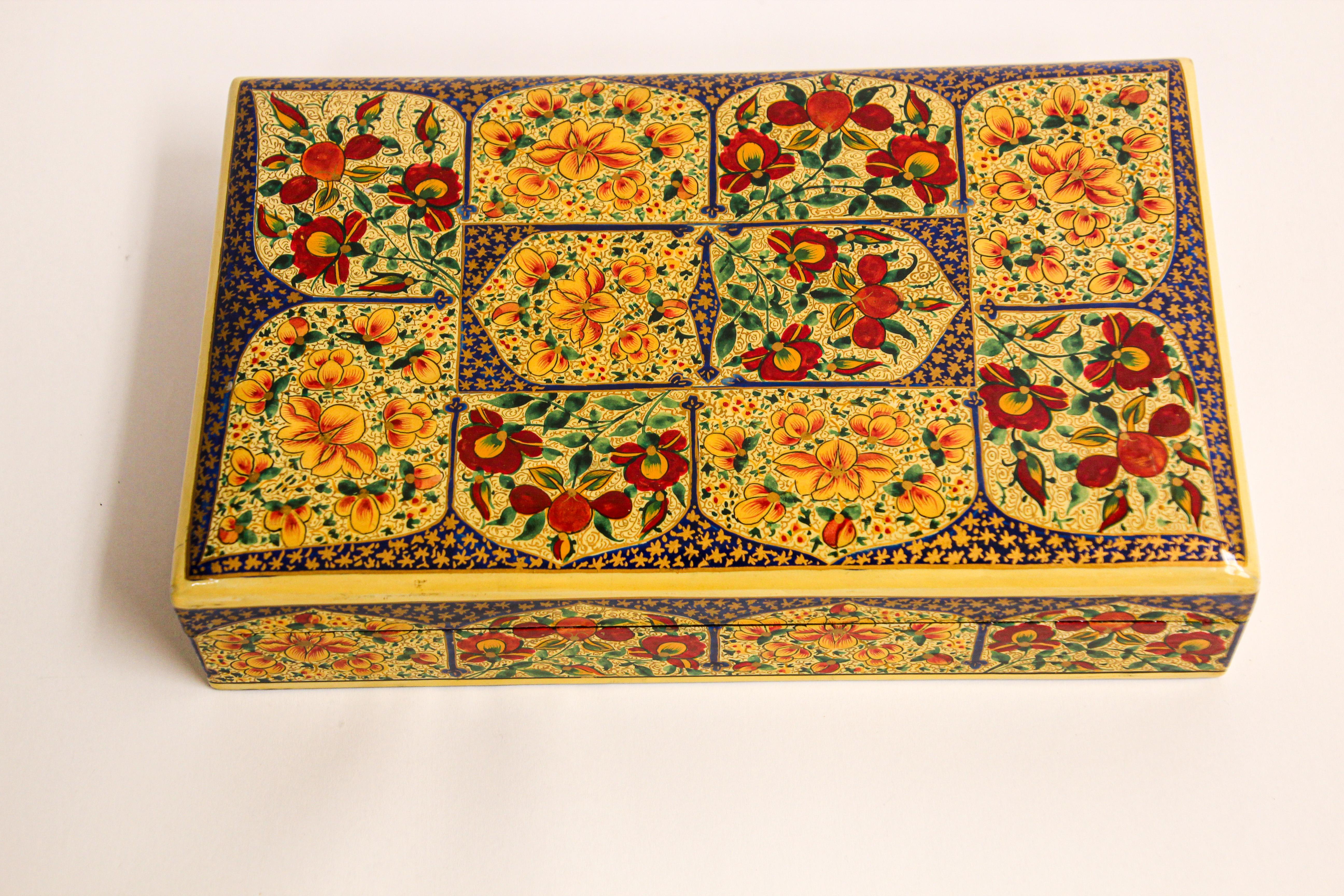 Hand Painted Rajasthani Lacquer Decorative Box In Good Condition For Sale In North Hollywood, CA
