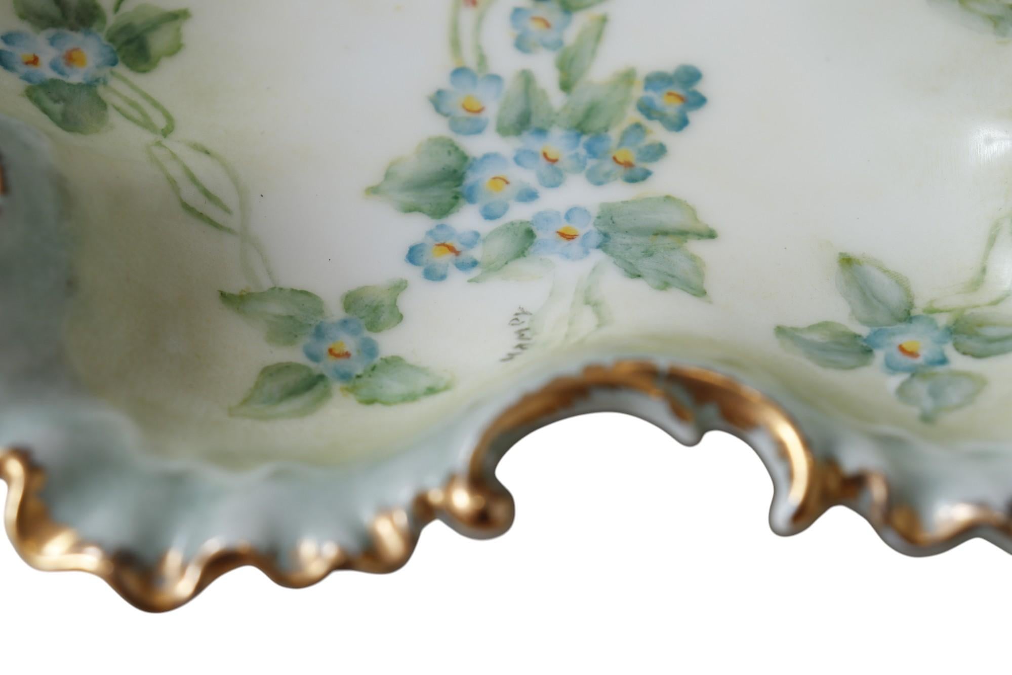 Céramique Plat en céramique Rocaille peint à la main en vente