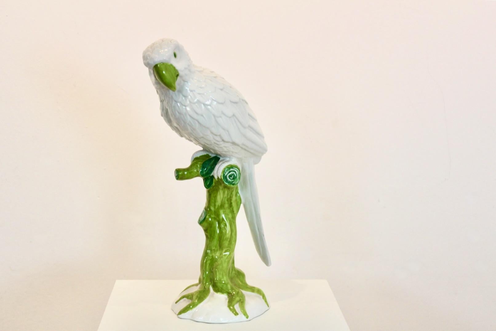Sculpture de perroquet en céramique italienne peinte à la main Ronzan en vente 6