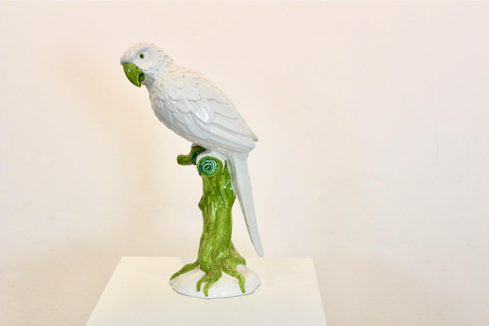 Sculpture de perroquet en céramique italienne peinte à la main Ronzan en vente 7