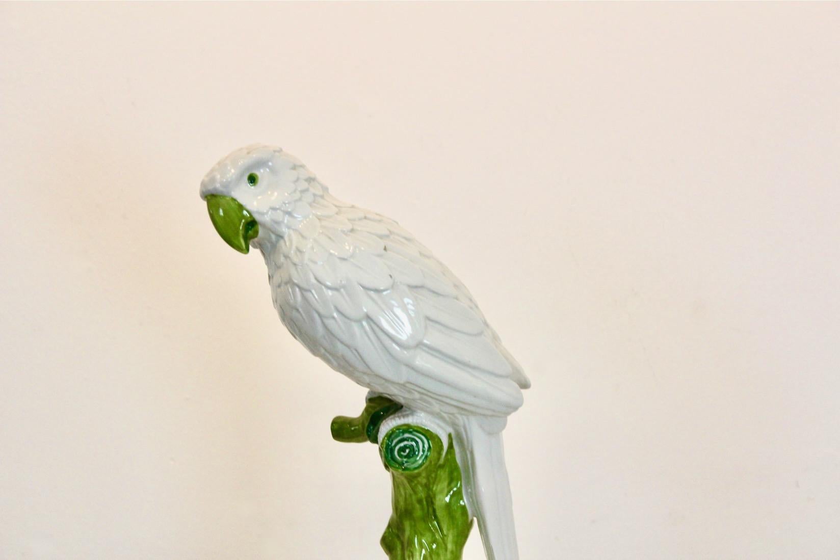 Sculpture de perroquet en céramique italienne peinte à la main Ronzan en vente 8