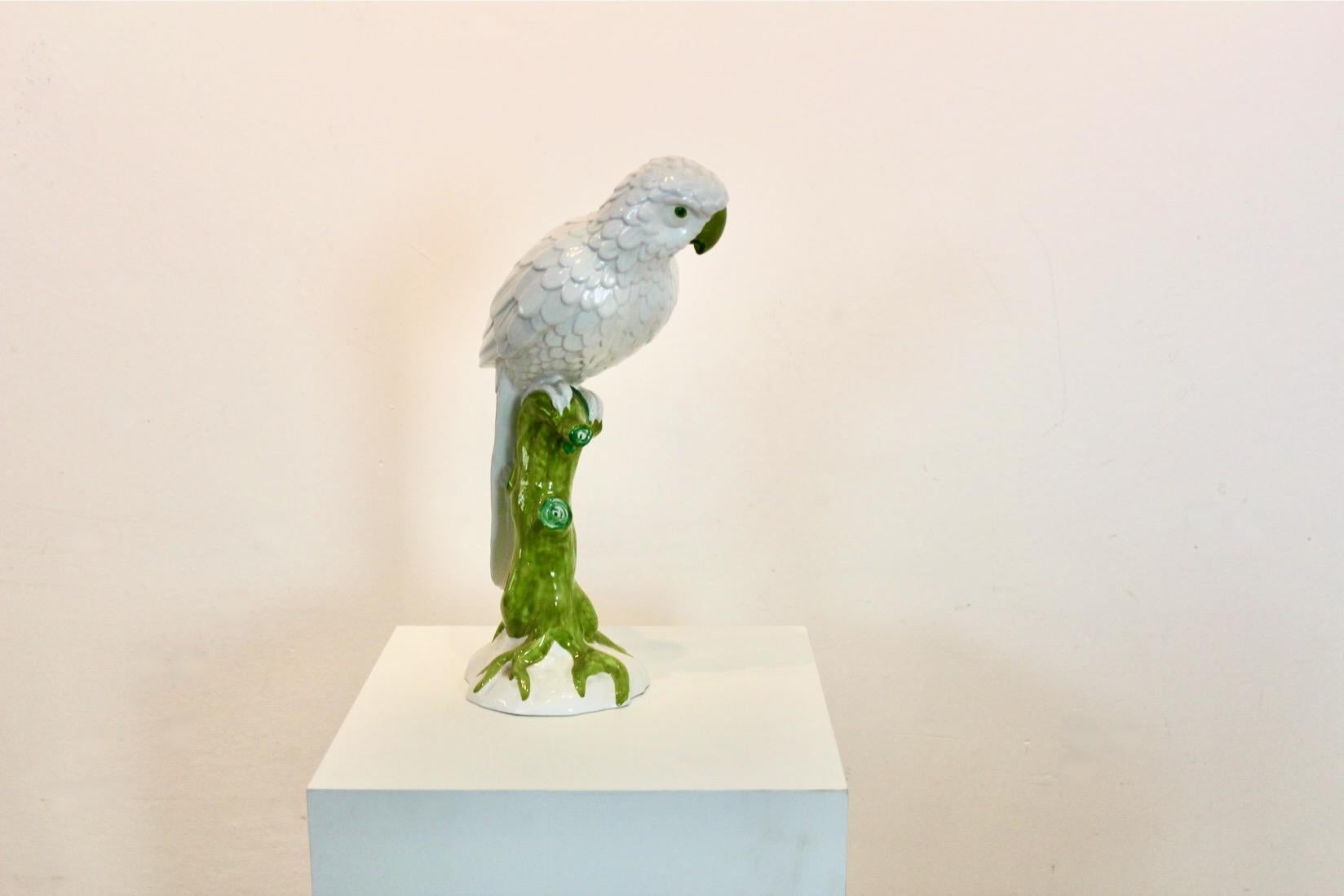 Sculpture de perroquet en céramique italienne peinte à la main Ronzan en vente 3