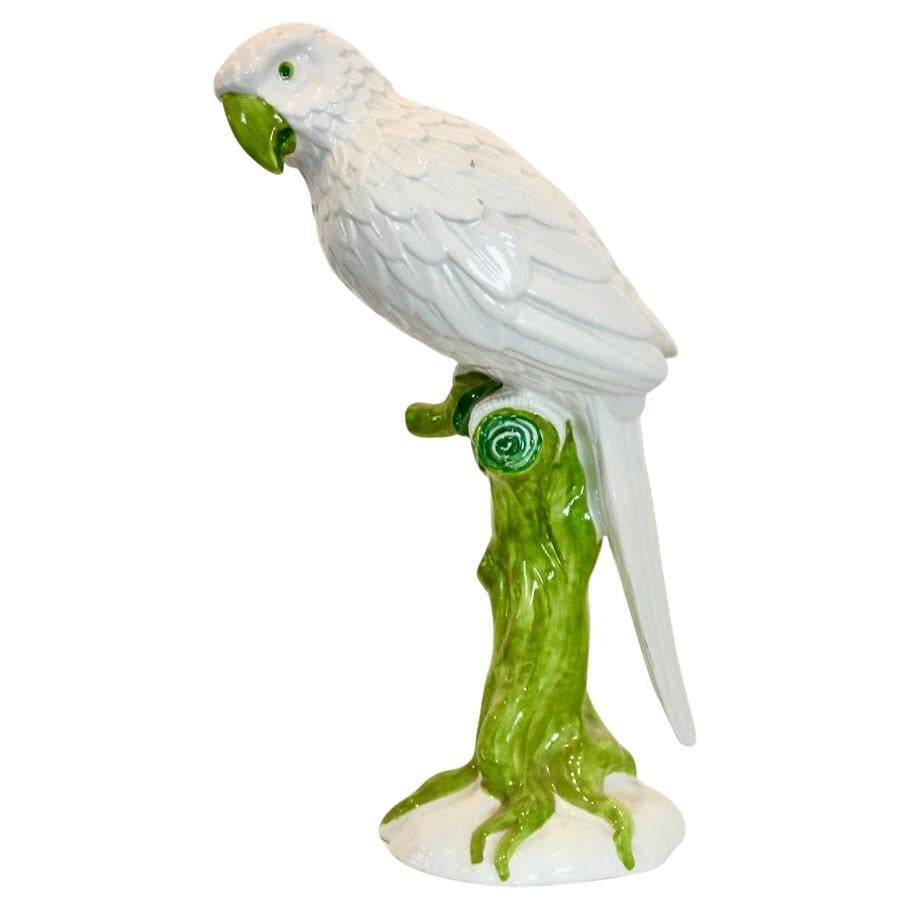 Scultura di pappagallo in ceramica italiana dipinta a mano di Ronzan