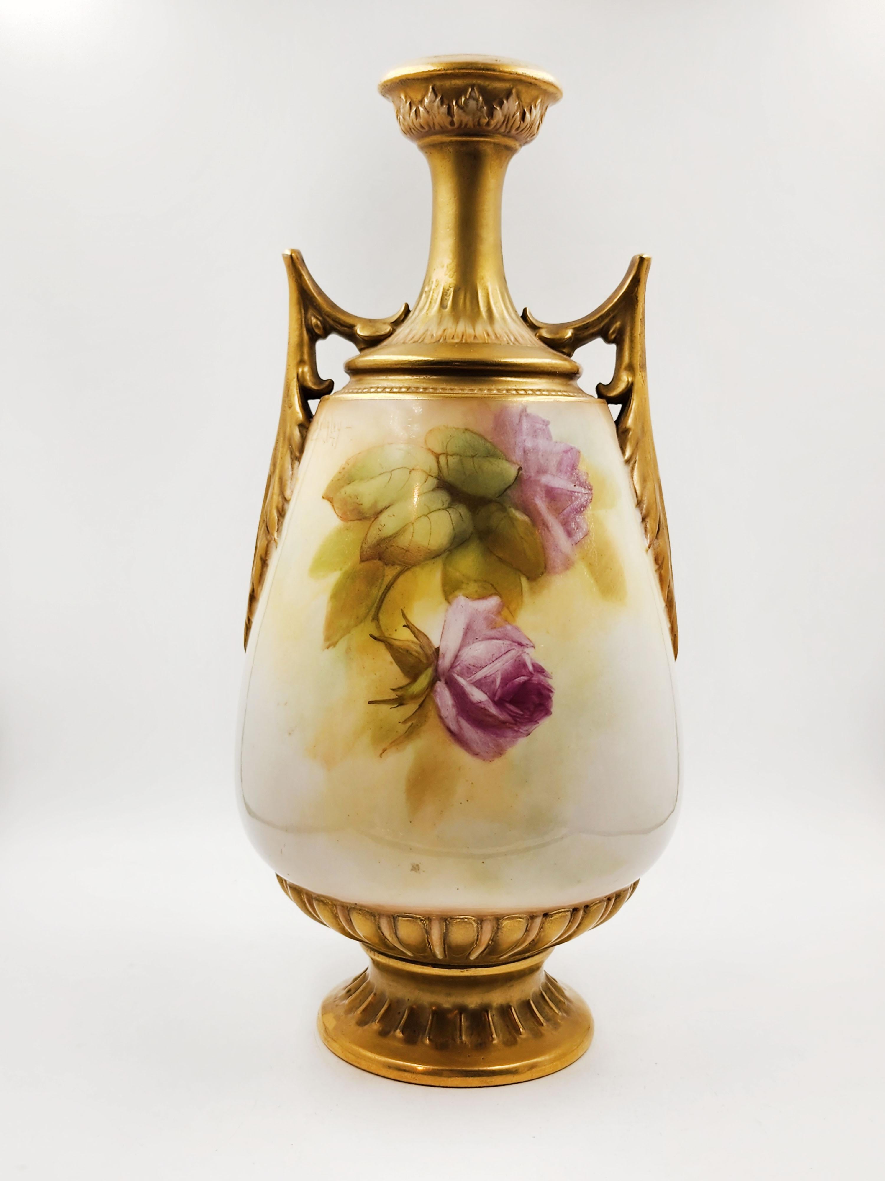 Anglais Vase Royal Worcester peint à la main avec la signature de l'artiste. en vente