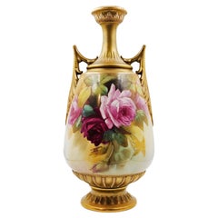 Vase Royal Worcester peint à la main avec la signature de l'artiste.