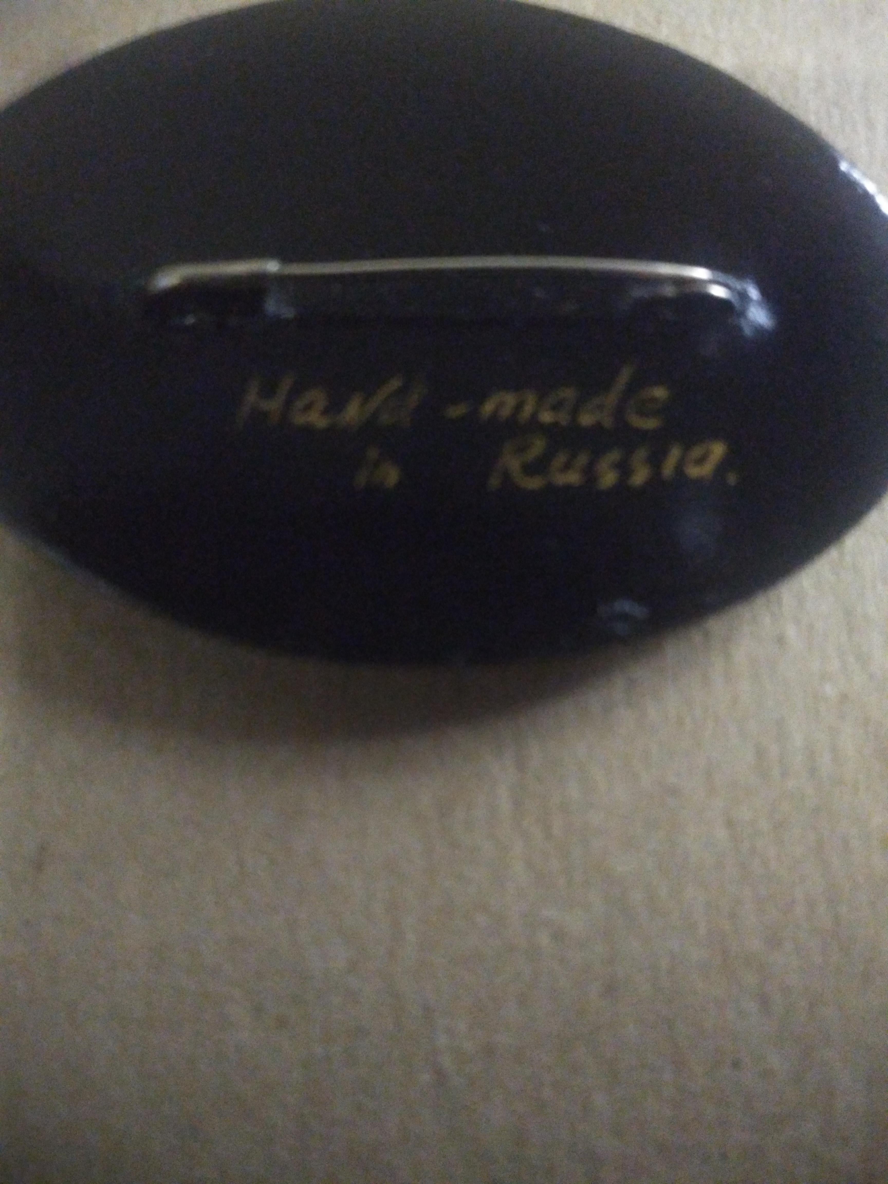 Hand-Painted Hand-painted Russian Lacquered Box and pin For Sale