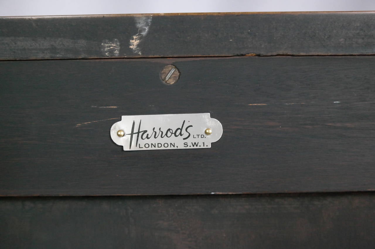 Hand Painted Satinwood Serpentine Credenza Signed Harrods, London, circa 1950s In Good Condition In Banner Elk, NC
