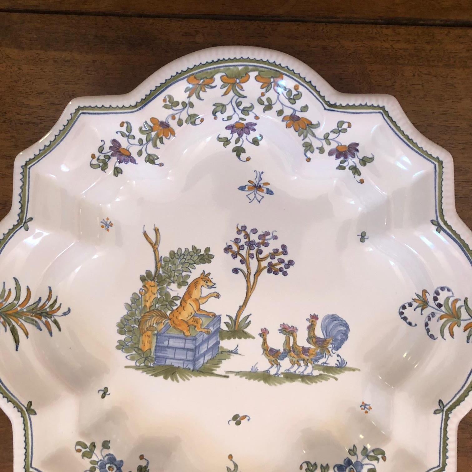 French Provincial Hand Painted Scalloped Moustiers Faïence Bowl For Sale