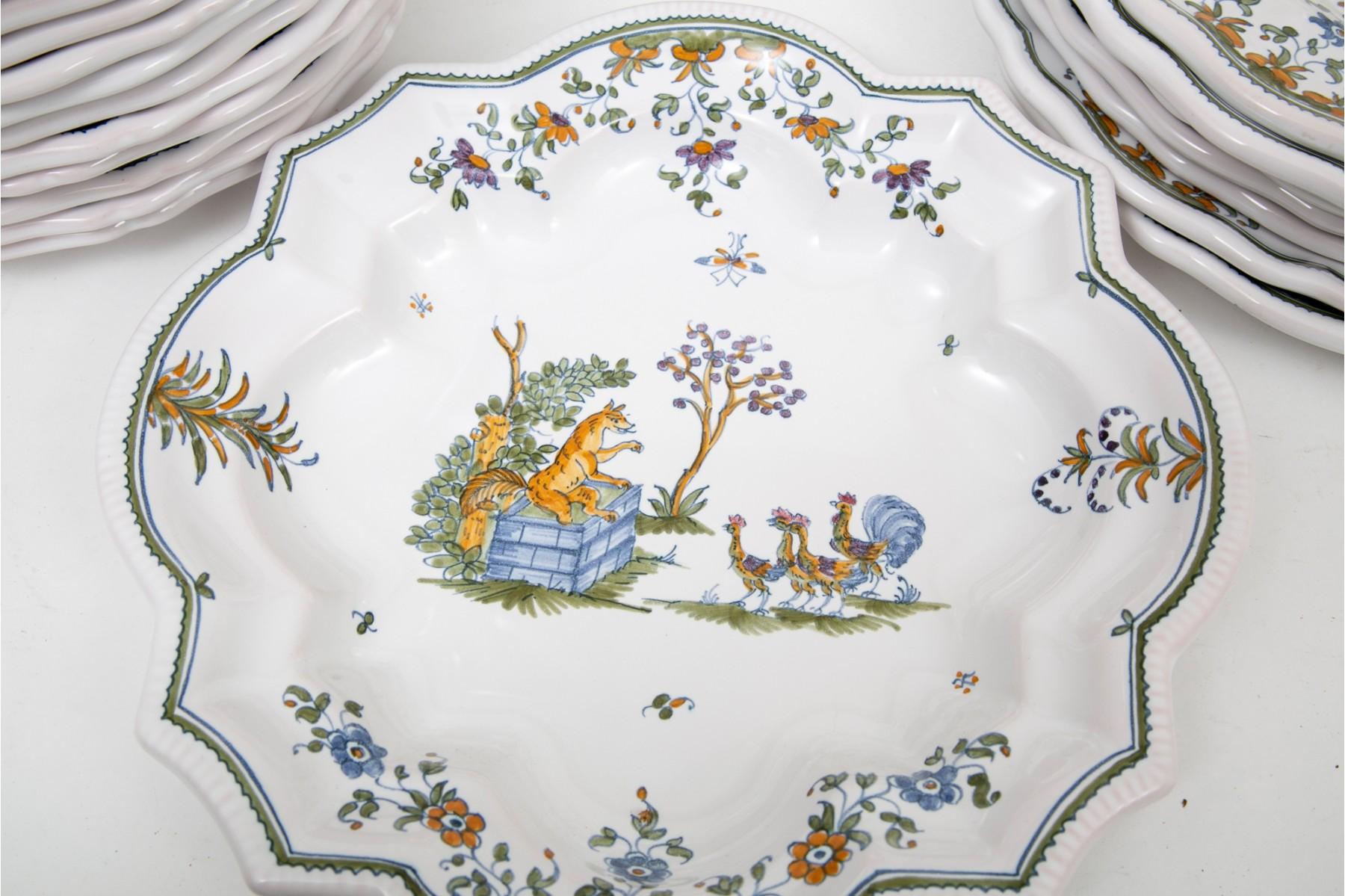 French Hand Painted Scalloped Moustiers Faïence Bowl For Sale