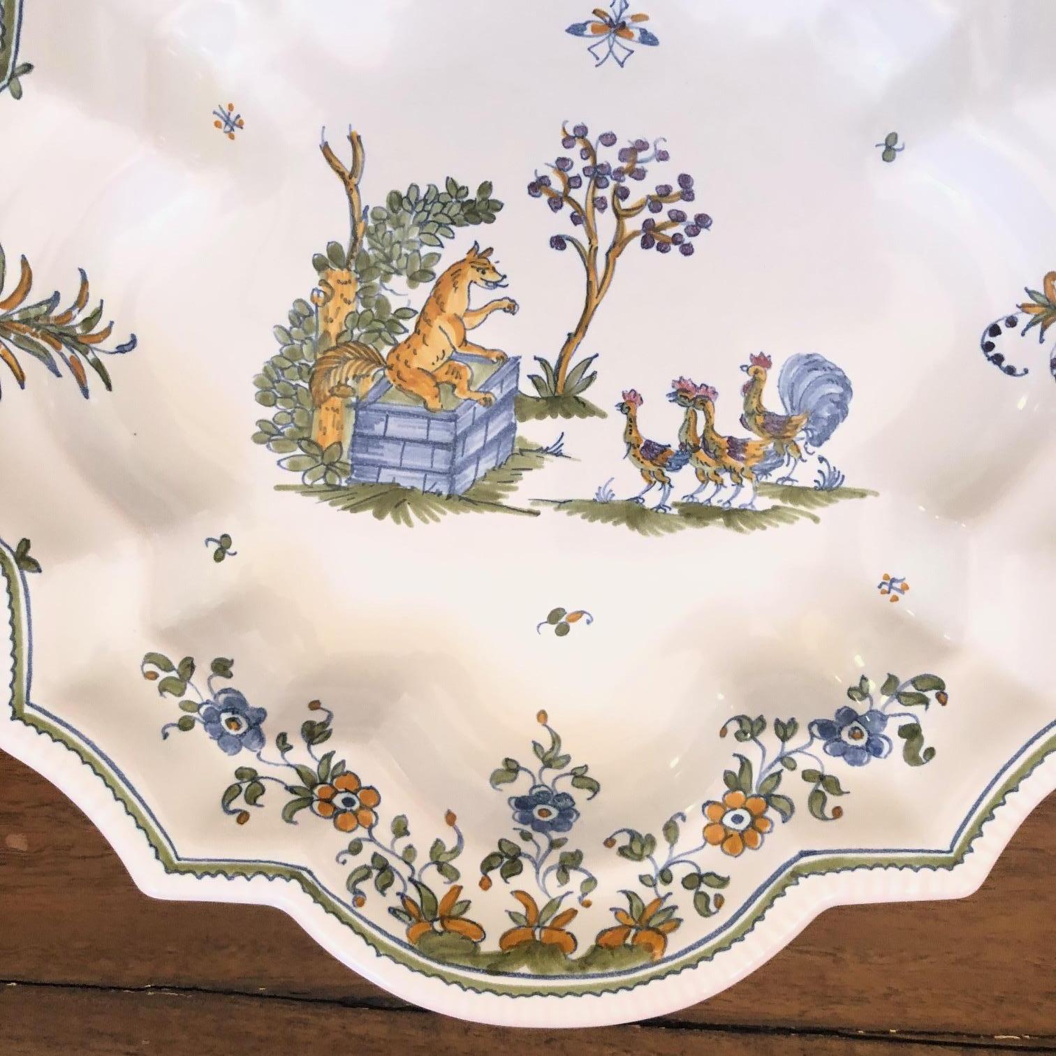 Glazed Hand Painted Scalloped Moustiers Faïence Bowl For Sale