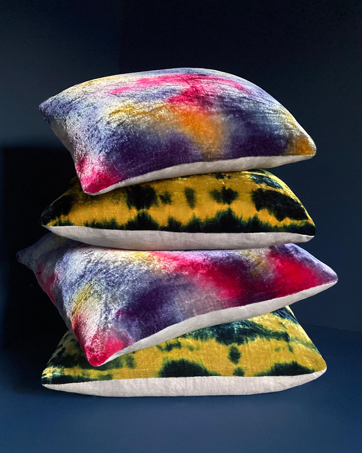 Americano Cuscino in velluto di seta dipinto a mano, Crepuscolo astratto, 12 x 16 in vendita