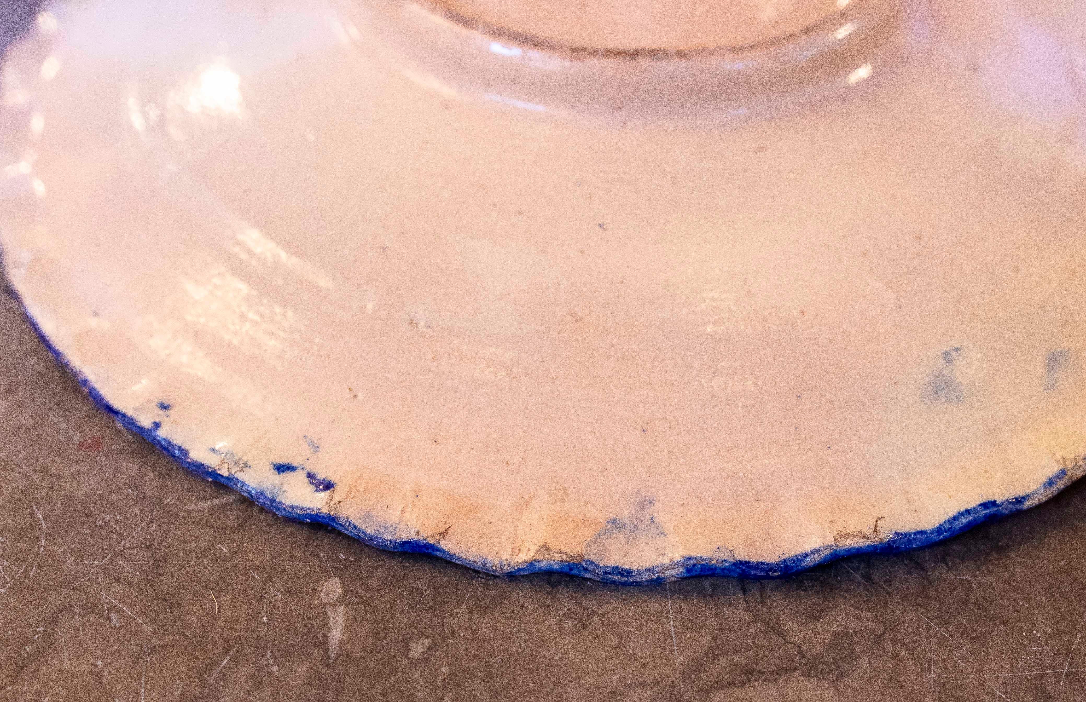 Assiette décorative espagnole peinte à la main représentant le pont de l'archevêque émaillée en vente 4