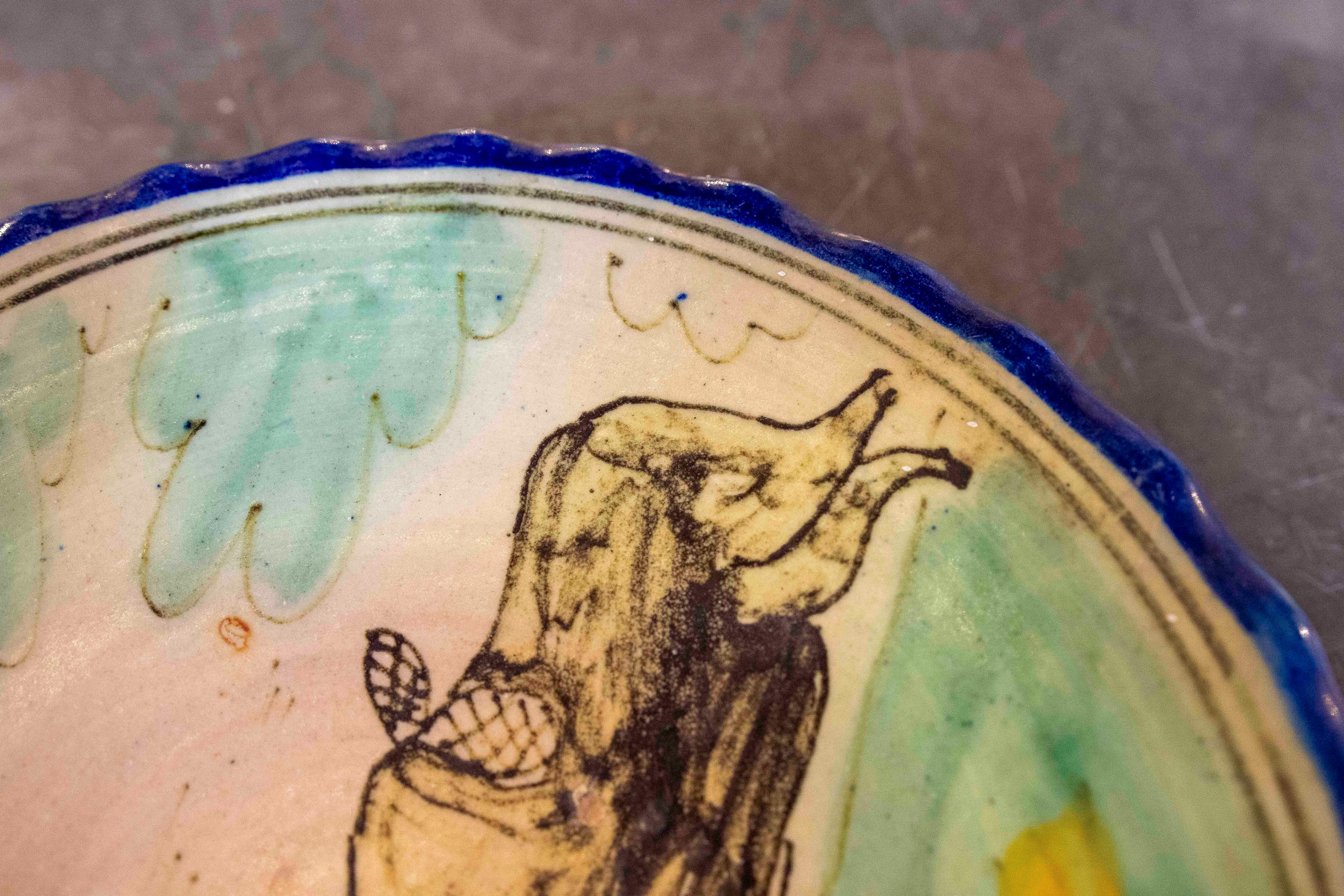 Plato Decorativo Español Pintado a Mano del Puente del Arzobispo Esmaltado en venta 2