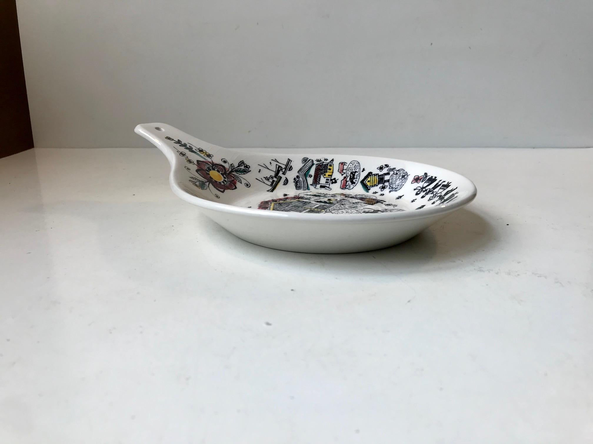 Mid-Century moderno Piatto Stavangerflint dipinto a mano di Inger Waage, anni '50 in vendita