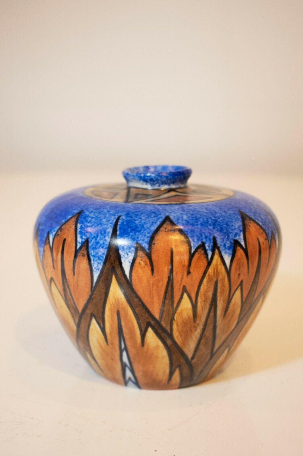 Vintage studio pottery blue vase, made in England by Chameleon Ware, 1960's.

This vase has been hand painted blue, along with depictions of autumnal leaves.

Stamp to the base.
