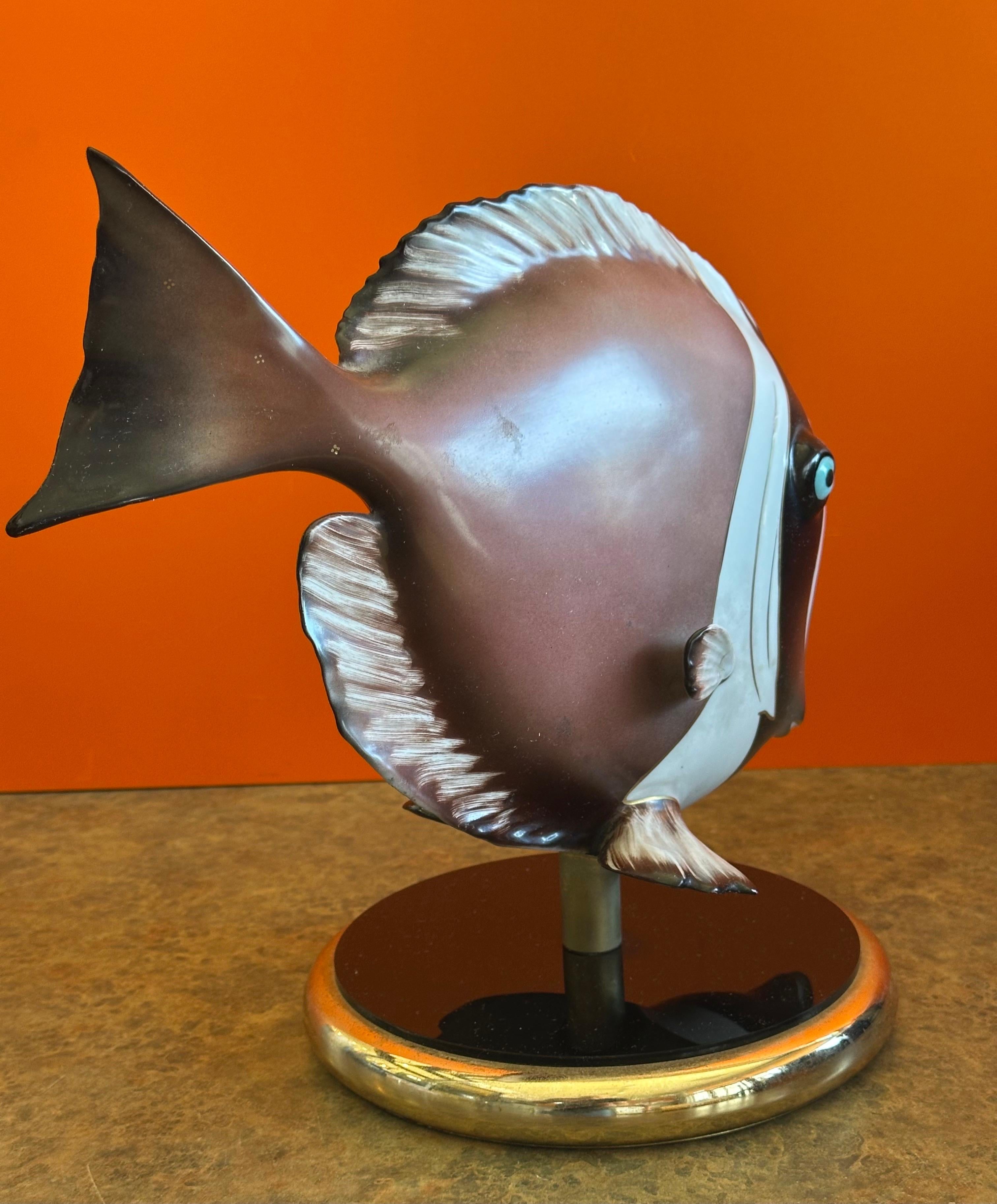 Sculpture de poisson stylisée peinte à la main par Giulia Mangani pour Oggetti en vente 2