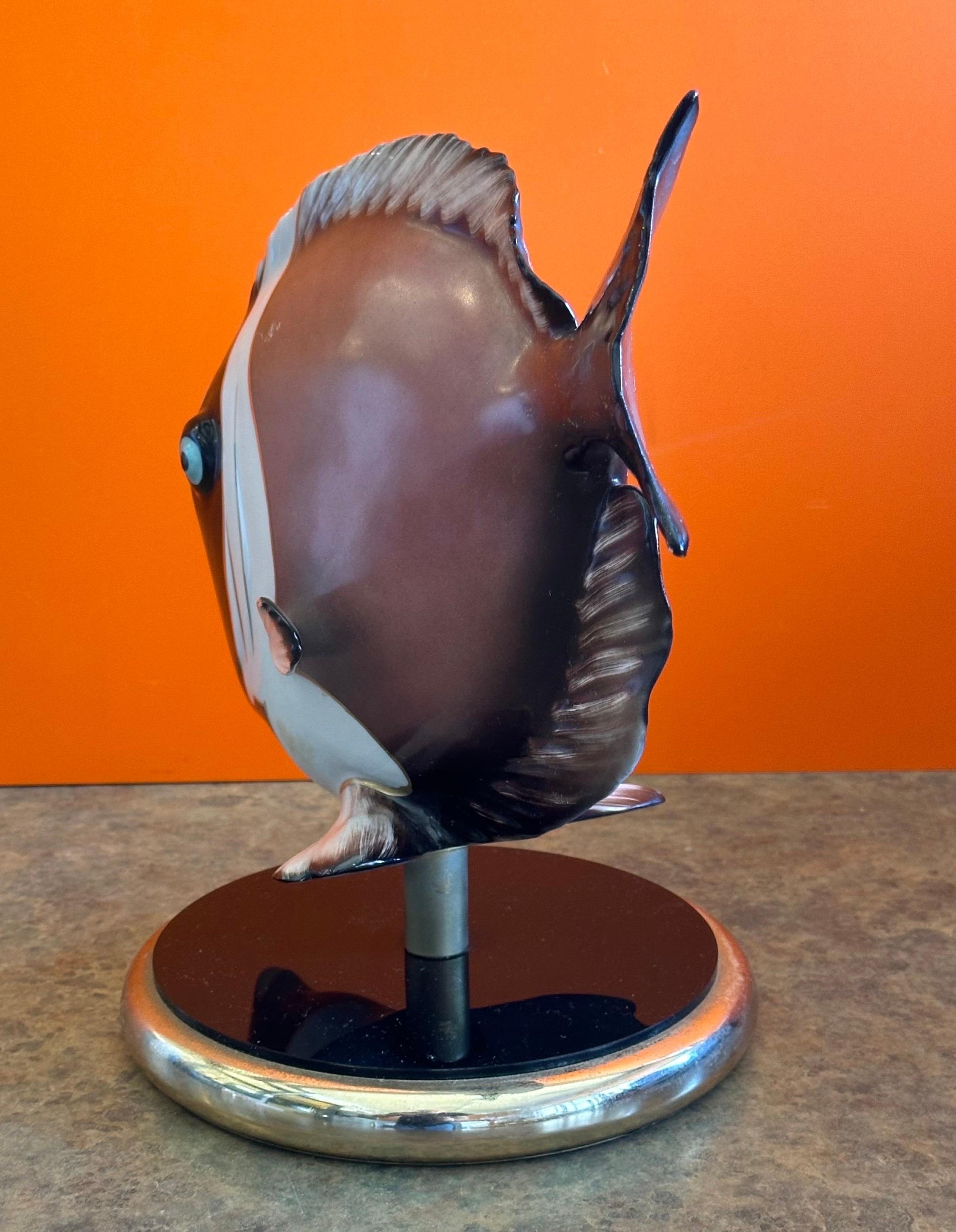 Sculpture de poisson stylisée peinte à la main par Giulia Mangani pour Oggetti en vente 3