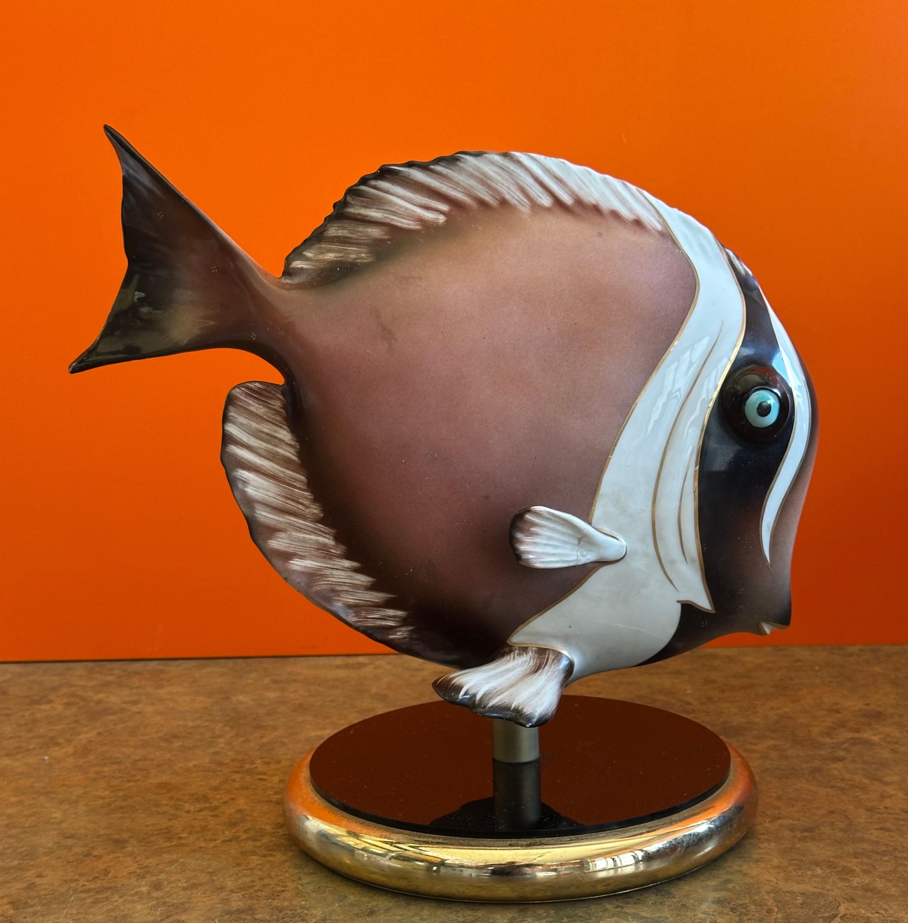 italien Sculpture de poisson stylisée peinte à la main par Giulia Mangani pour Oggetti en vente