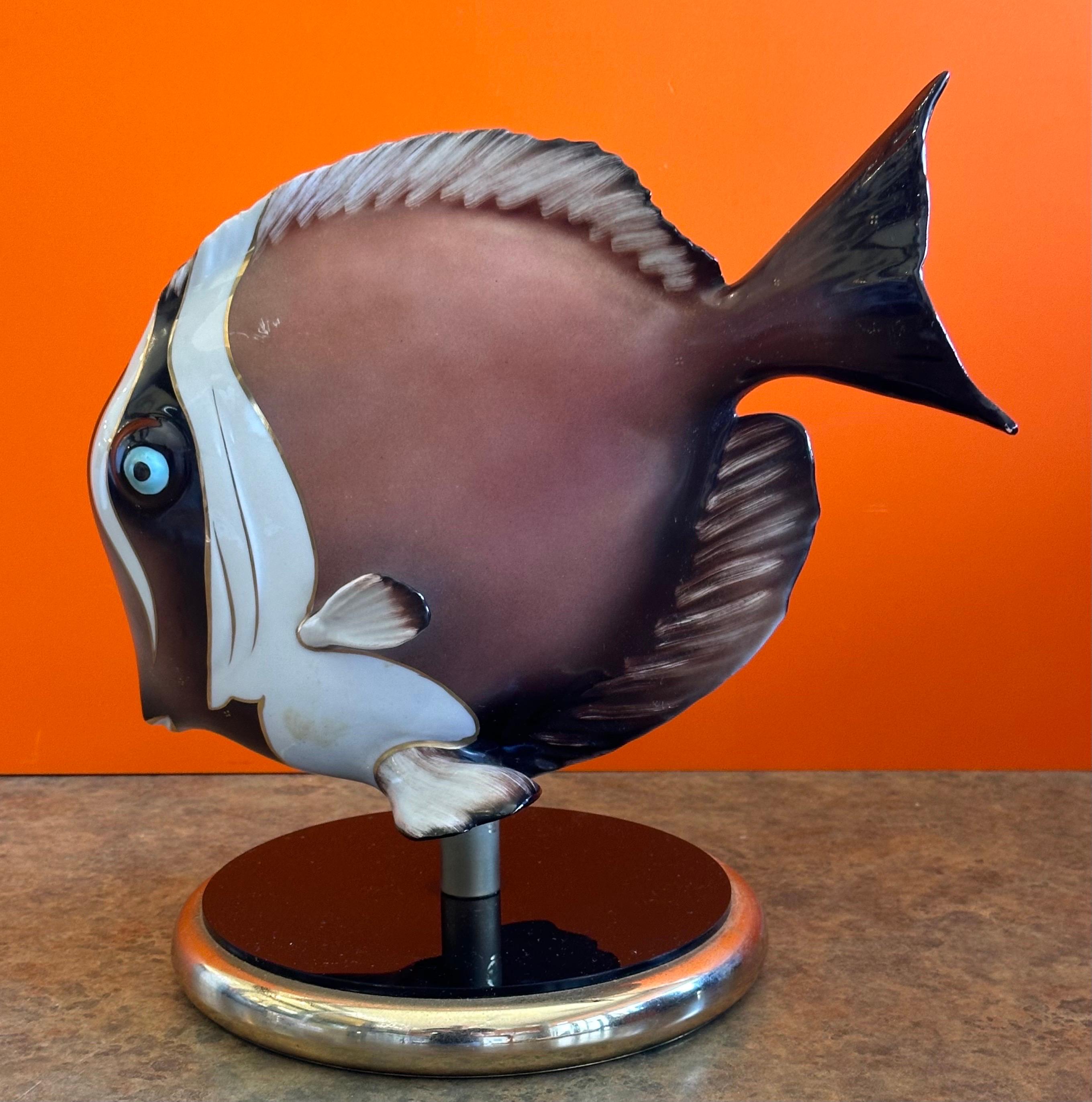 20ième siècle Sculpture de poisson stylisée peinte à la main par Giulia Mangani pour Oggetti en vente
