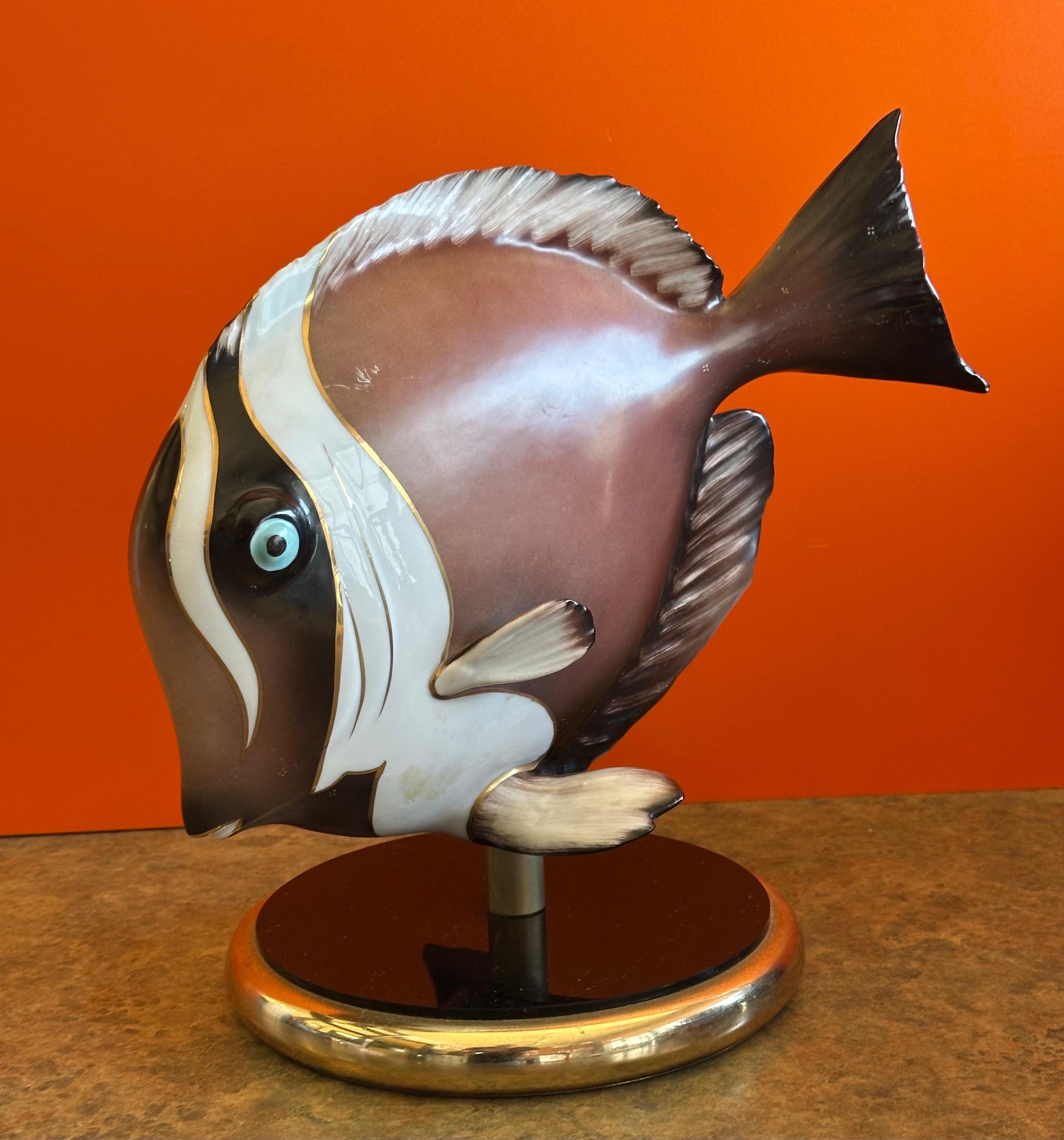 Porcelaine Sculpture de poisson stylisée peinte à la main par Giulia Mangani pour Oggetti en vente