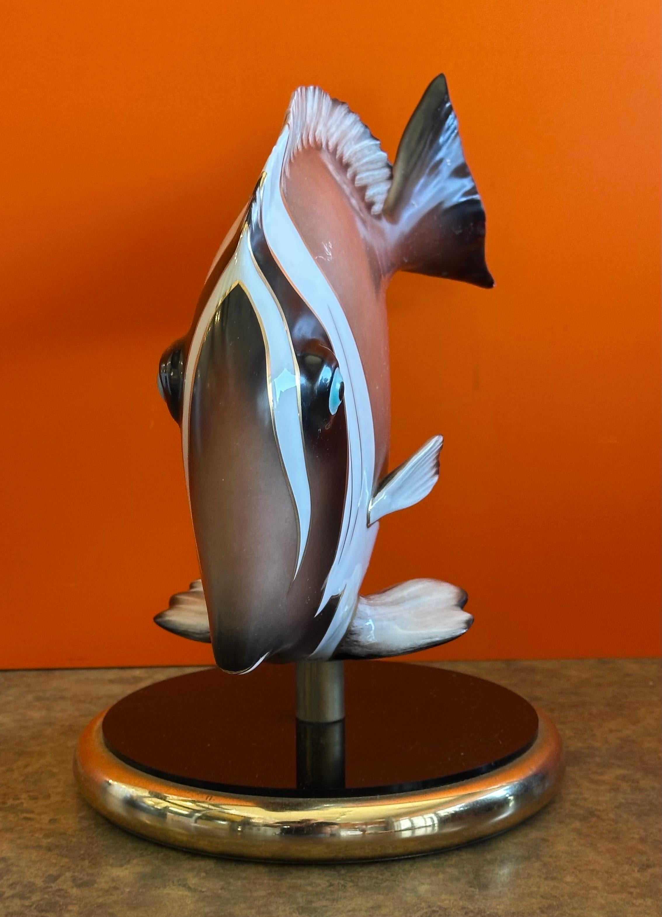 Sculpture de poisson stylisée peinte à la main par Giulia Mangani pour Oggetti en vente 1