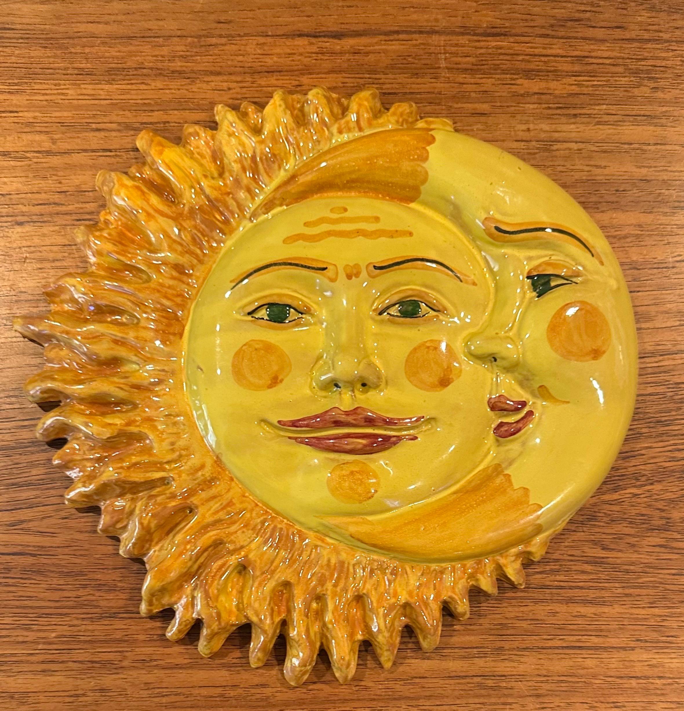 Escultura / Colgante de pared Sol y Luna pintados a mano Hecho a mano en venta