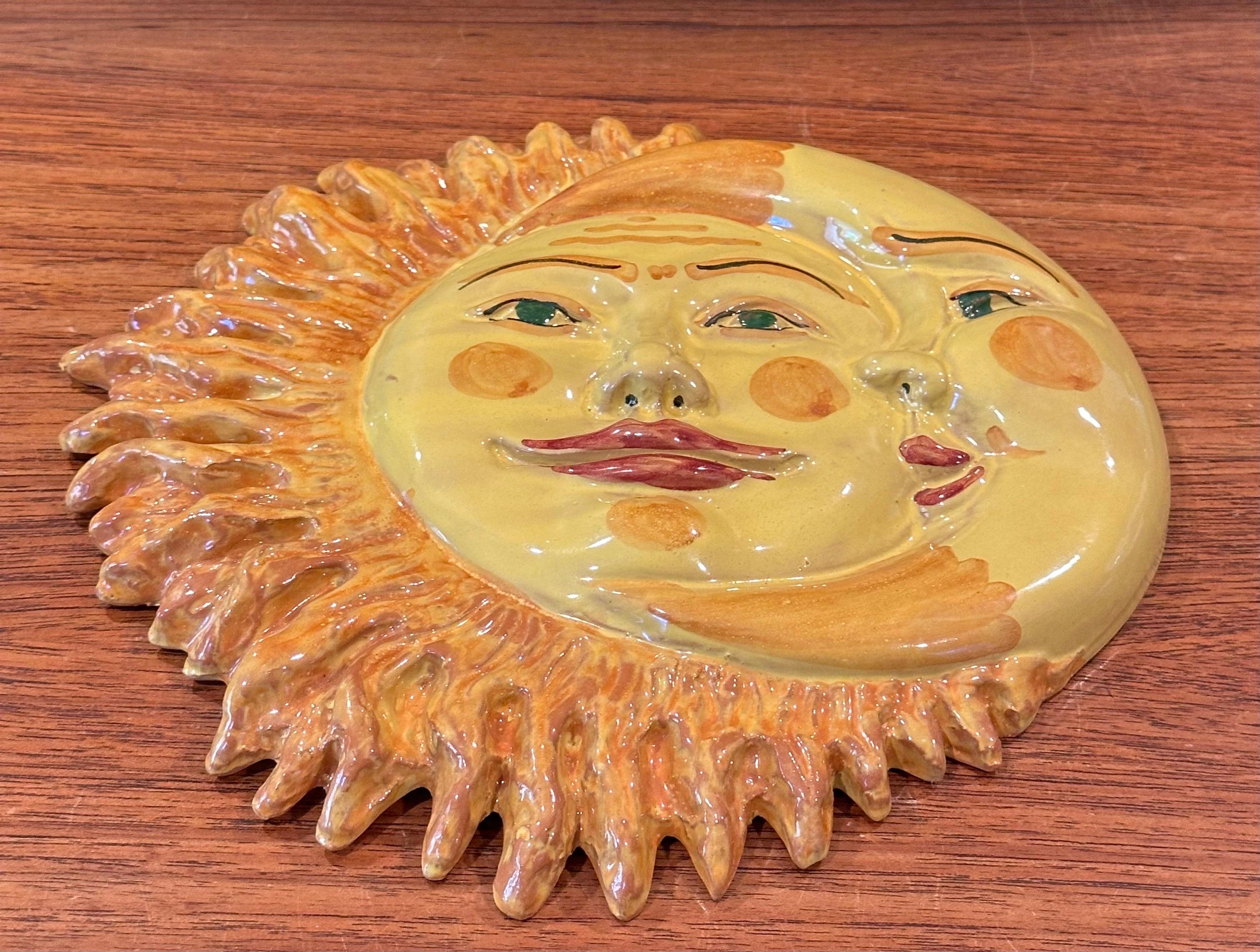 Escultura / Colgante de pared Sol y Luna pintados a mano en Bueno estado para la venta en San Diego, CA