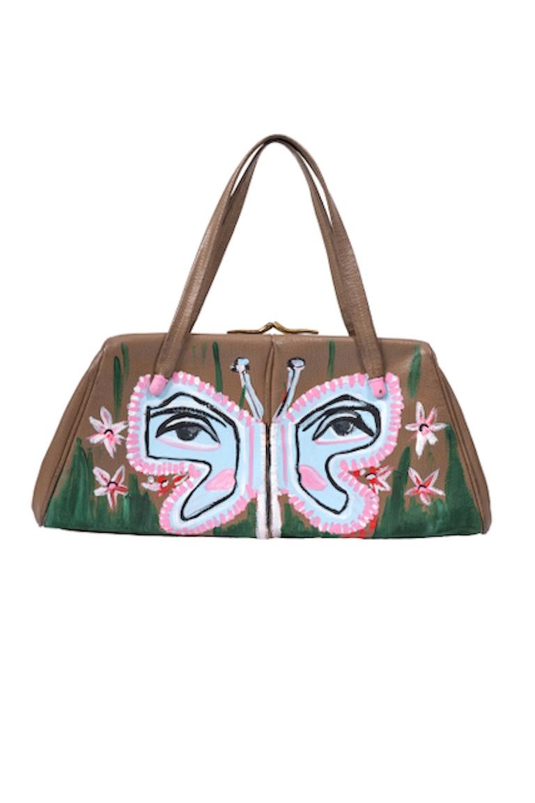 Bolso marrón de los años 60 reciclado por el artista 