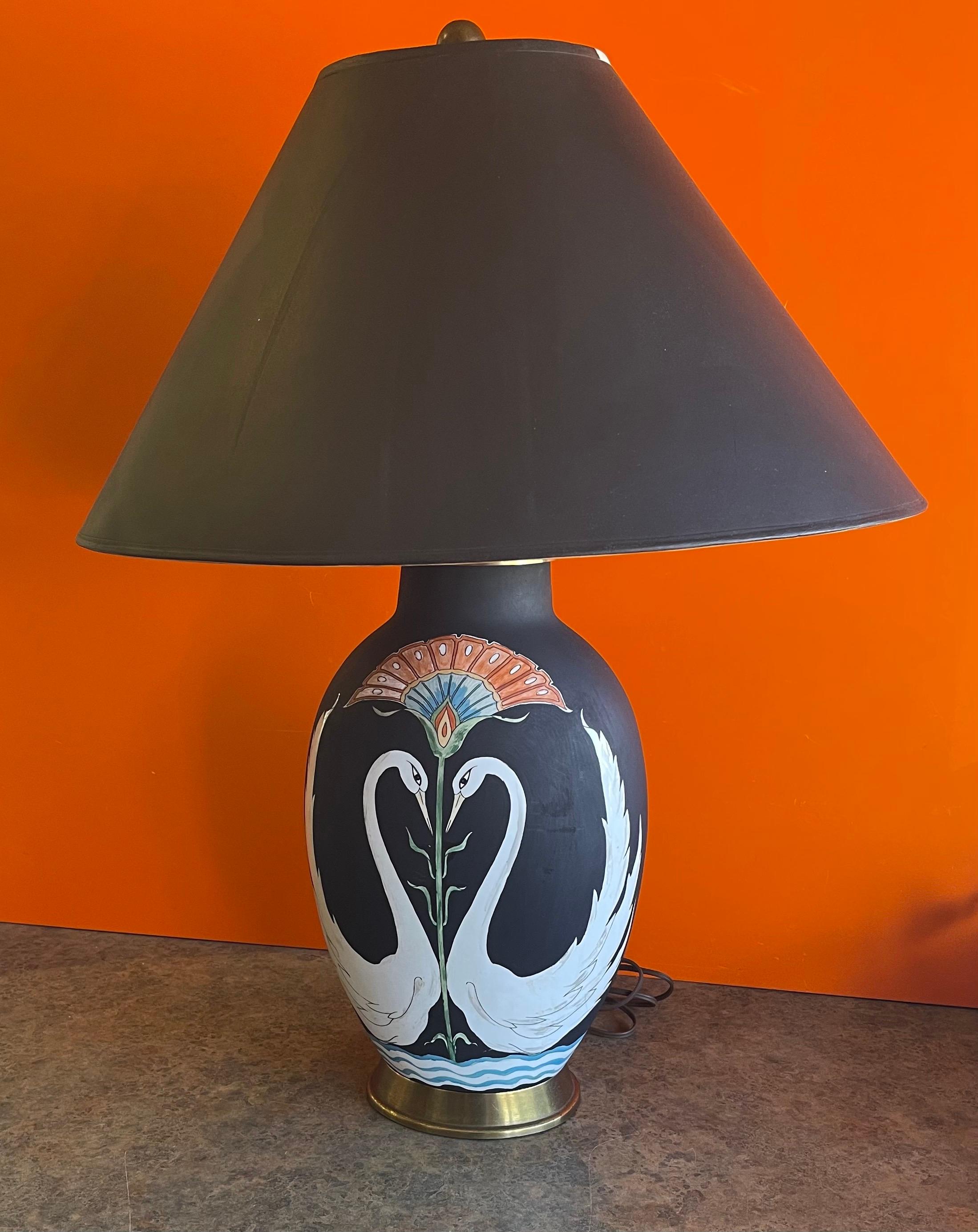 Mid-Century Modern Lampe de bureau en porcelaine « Swans » peinte à la main par Chapman Manufacturing Company en vente